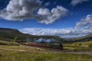 landscapes, Nature, Countryside, Trains, Motors, Speed, Hills, Filds, Sky, Clouds, Mountains, Grass