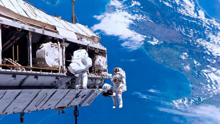 astronauts, Unpack, Satellite, Base, Space, Shuttle, Sky, Earth, Technology, Nasa HD Wallpaper Desktop Background
