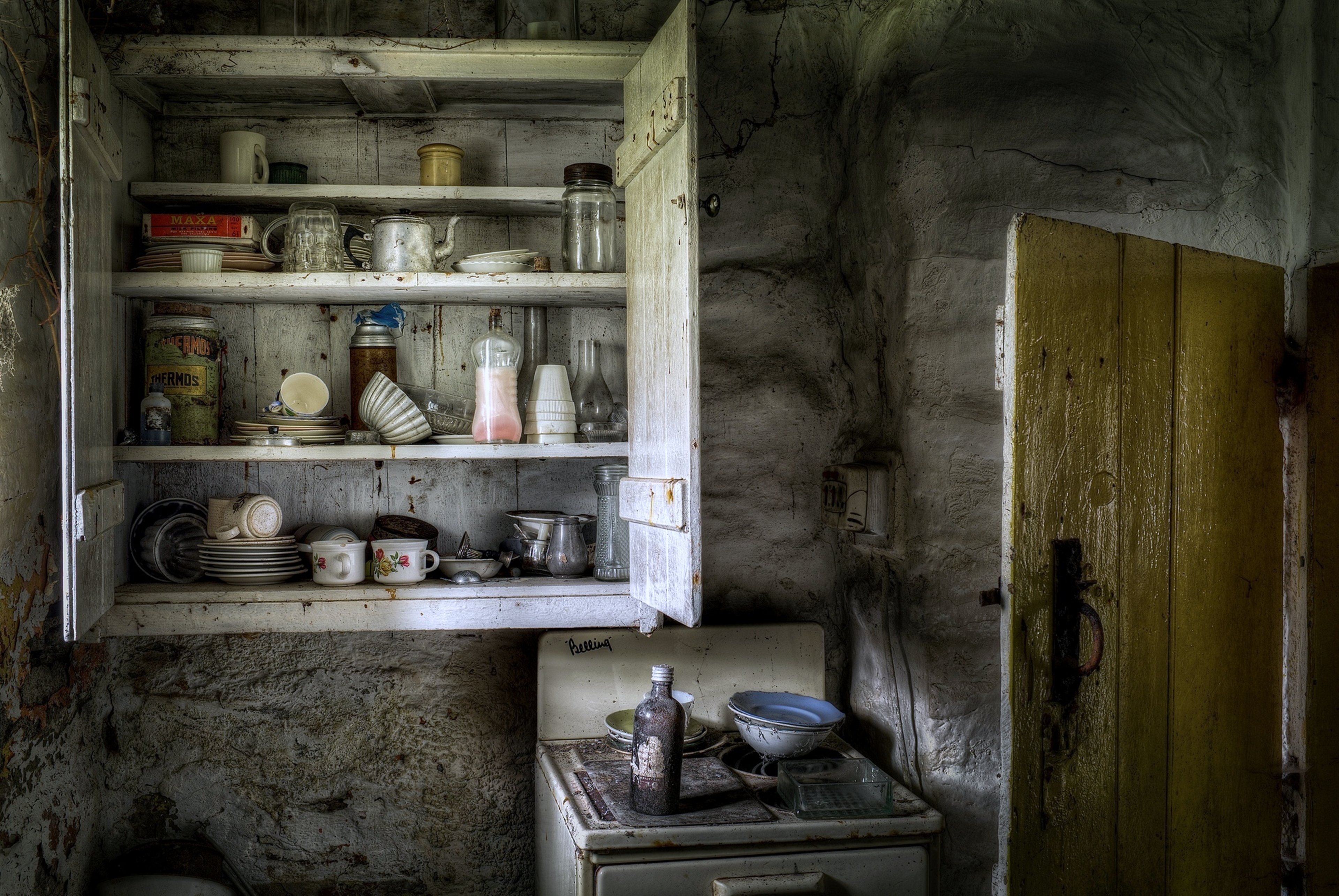 house, Hut, Poverty, Poor, Utensils, Old, Suffering, Conviction, Misery, Happiness Wallpaper