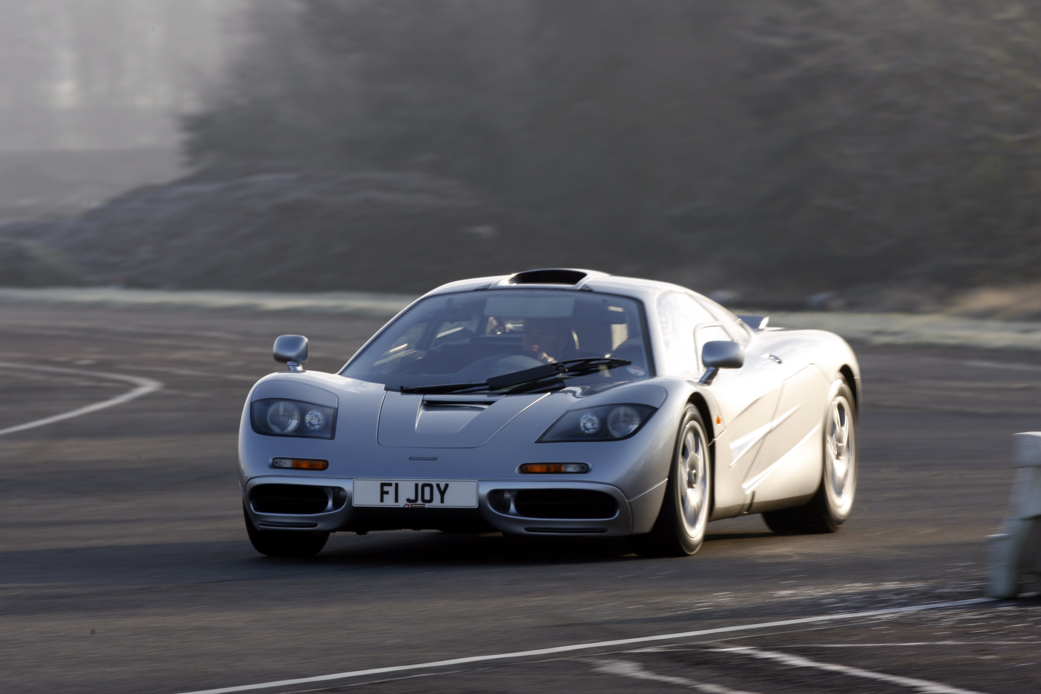 Car within. MCLAREN f1. MCLAREN f1 1993. БМВ Макларен ф1. Макларен f10.