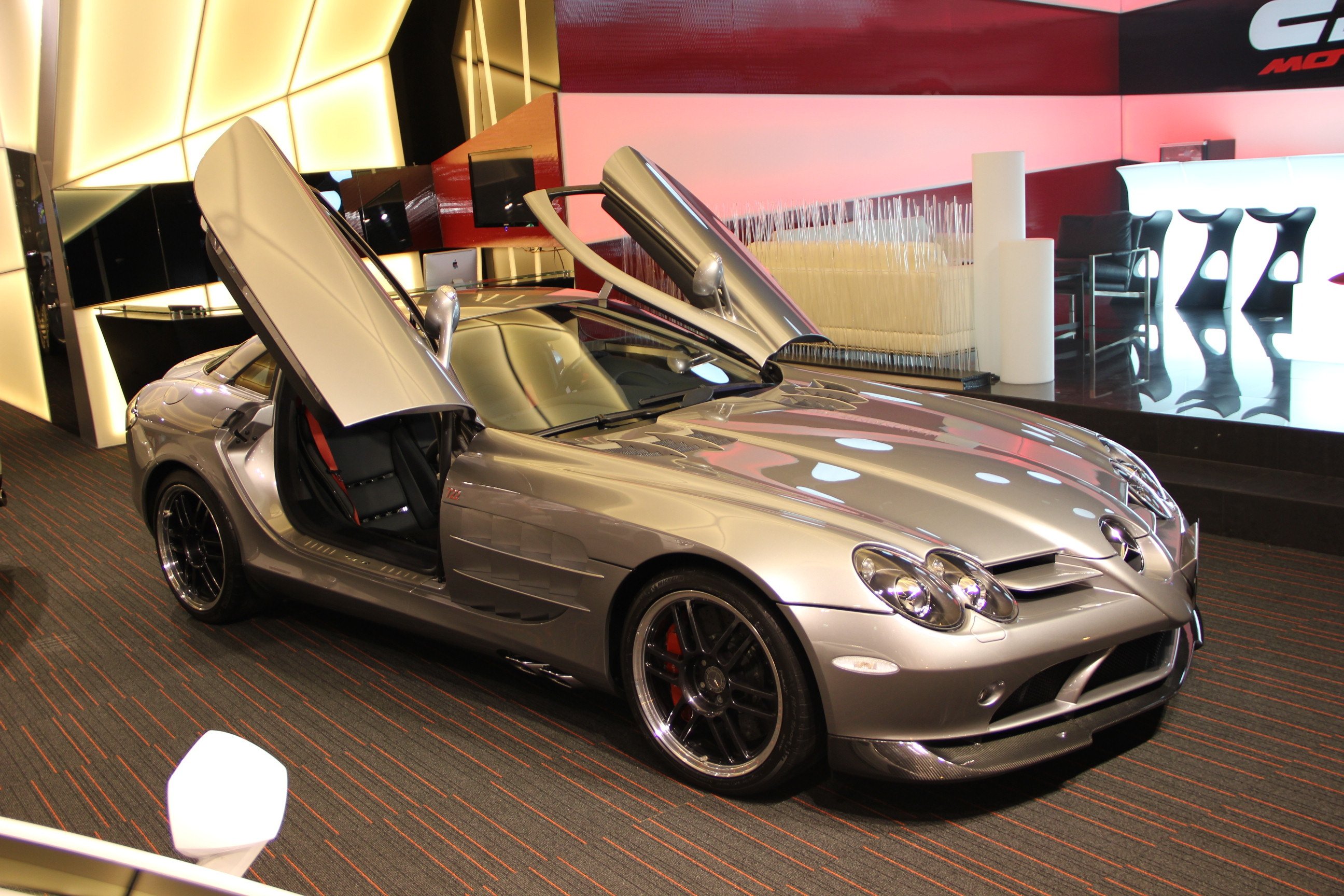 Mercedes Benz SLR MCLAREN двигатель