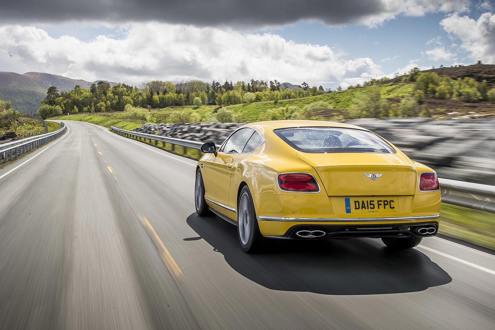 Bentley Continental 2022 Р¶РµР»С‚С‹Р№