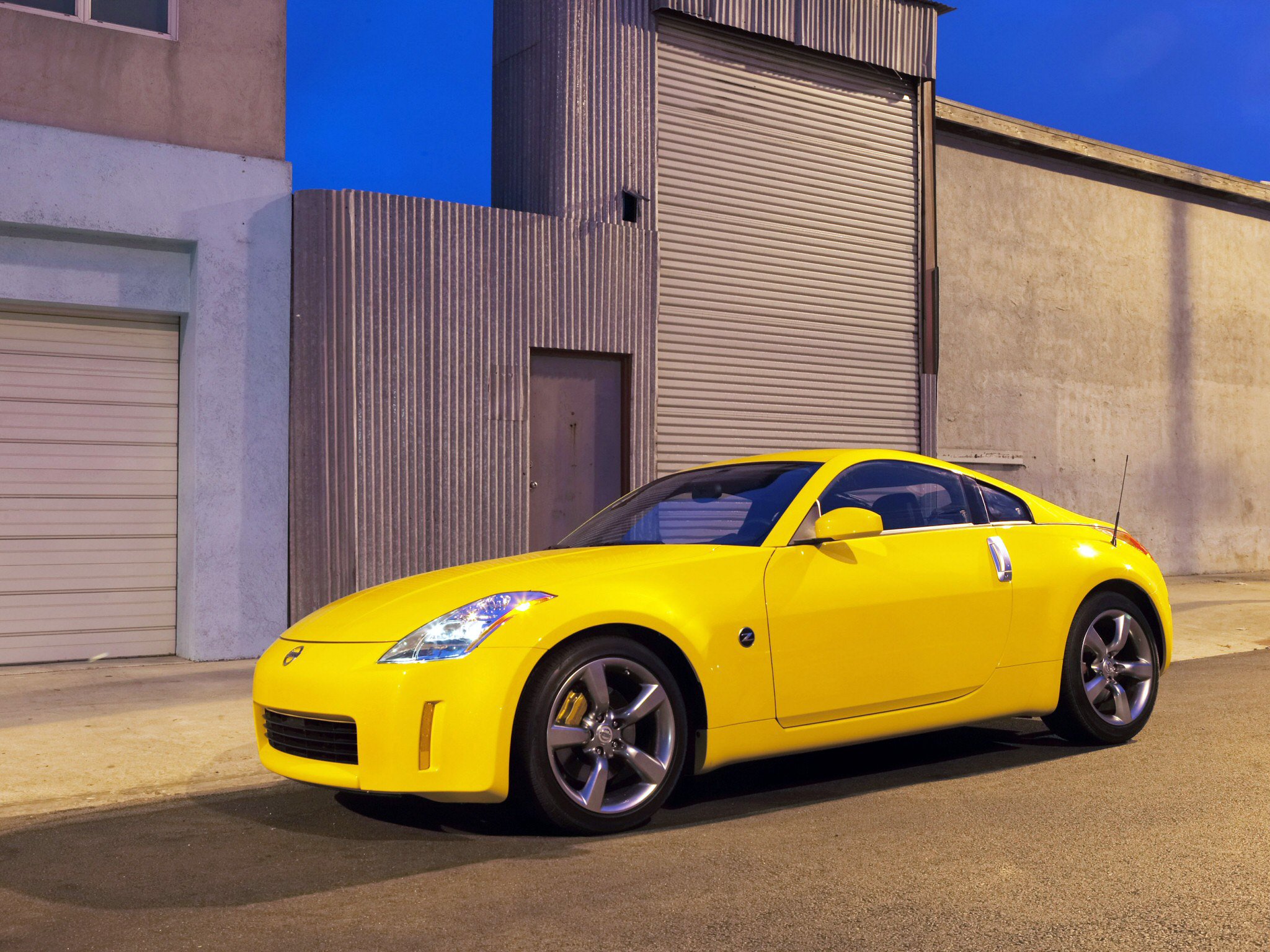 Nissan 350z желтая