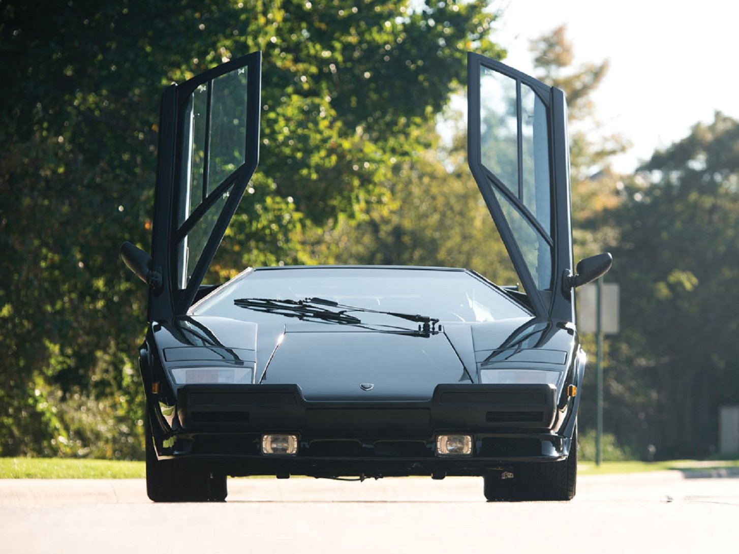 Lamborghini Countach 5000 QV С открытыми дверями