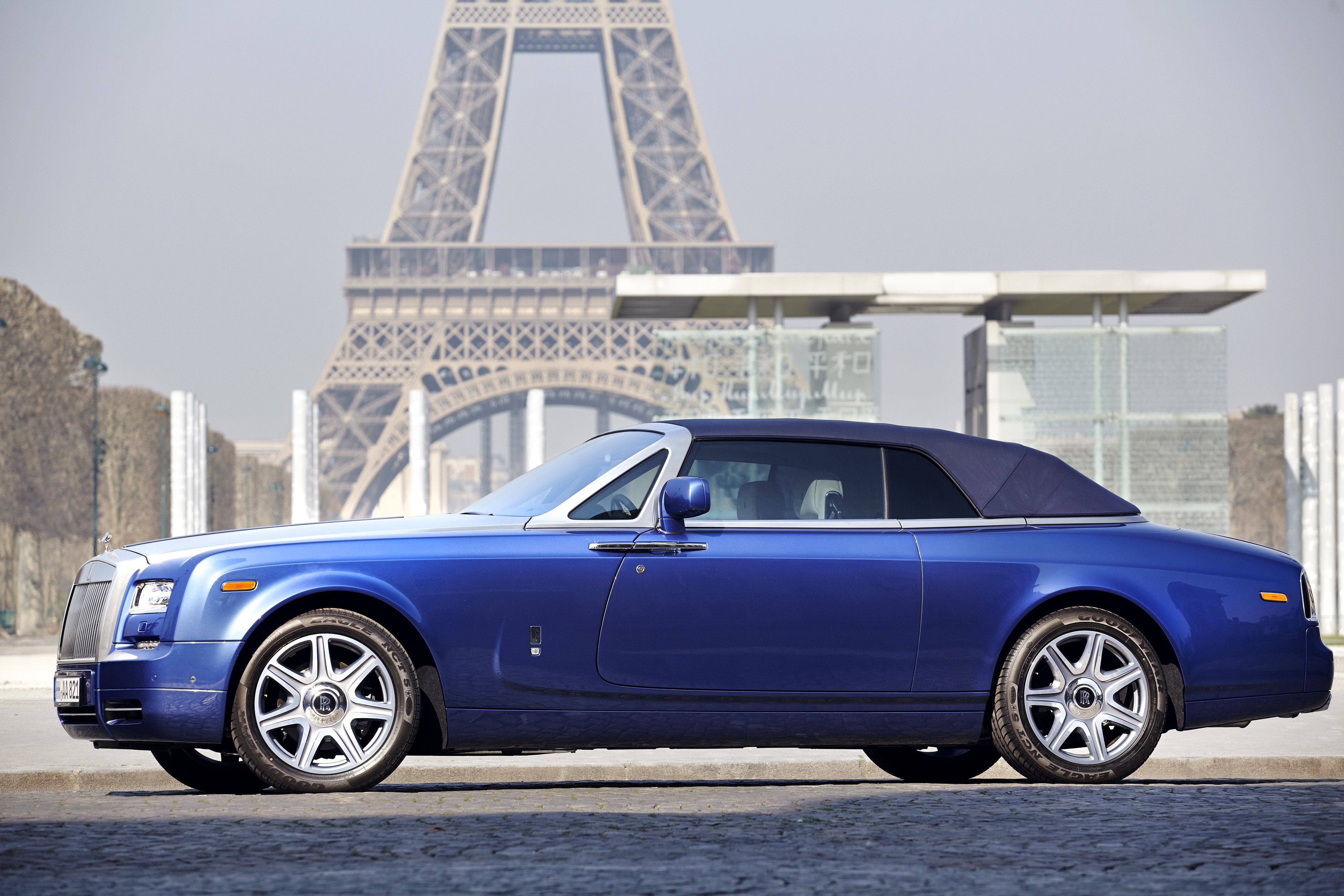 Роллс купе. Rolls Royce Phantom Drophead Coupe. Rolls Royce Phantom купе. Роллс Ройс Фантом кабриолет. 2012 Rolls-Royce Phantom Drophead Coupe.