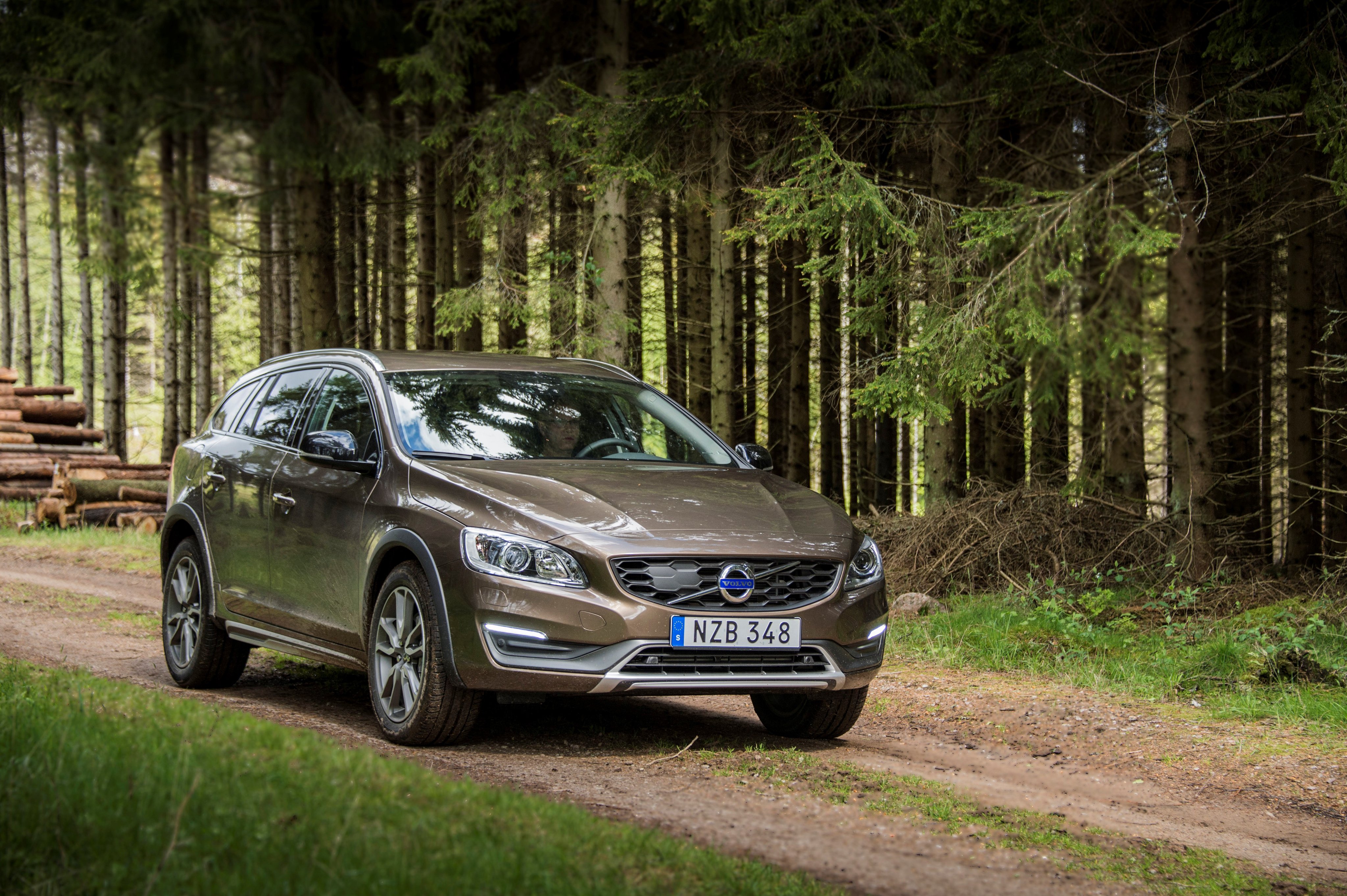 2015, Volvo, V60, D 4, Cross, Country, Stationwagon Wallpaper