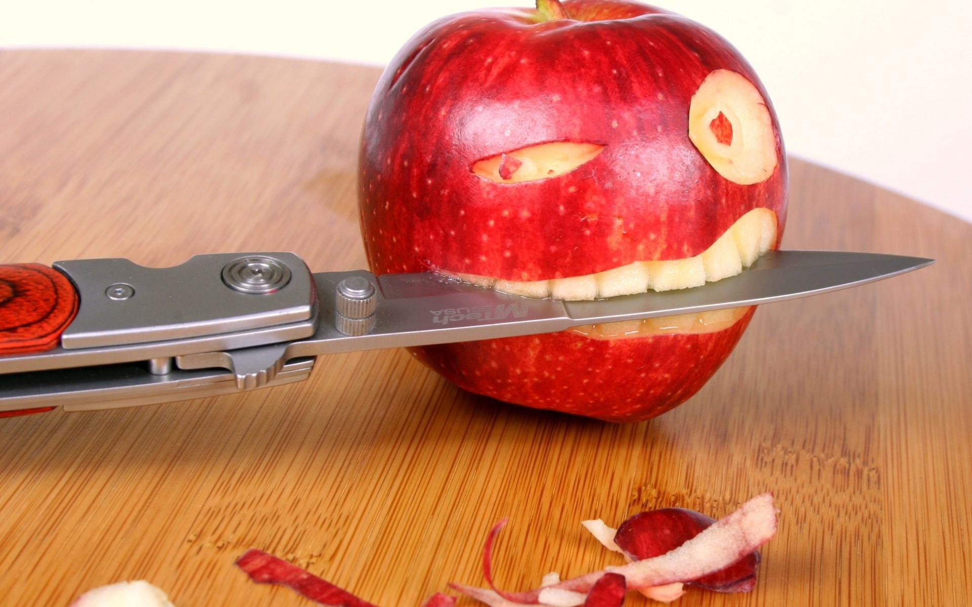 wood, Fruits, Humor, Tables, Knives, Apples, Dagger, Food, Art Wallpaper