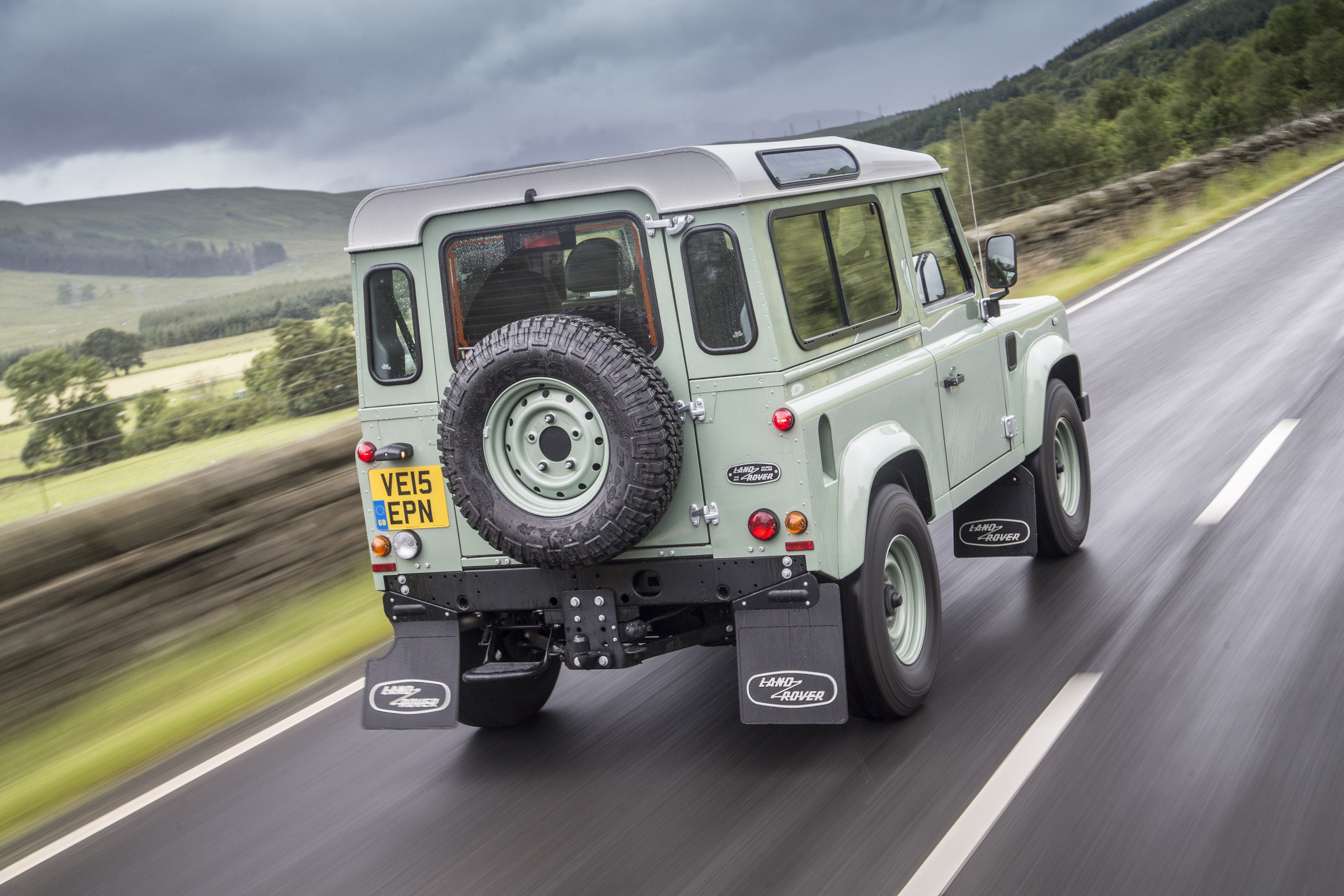 Land rover defender 2015