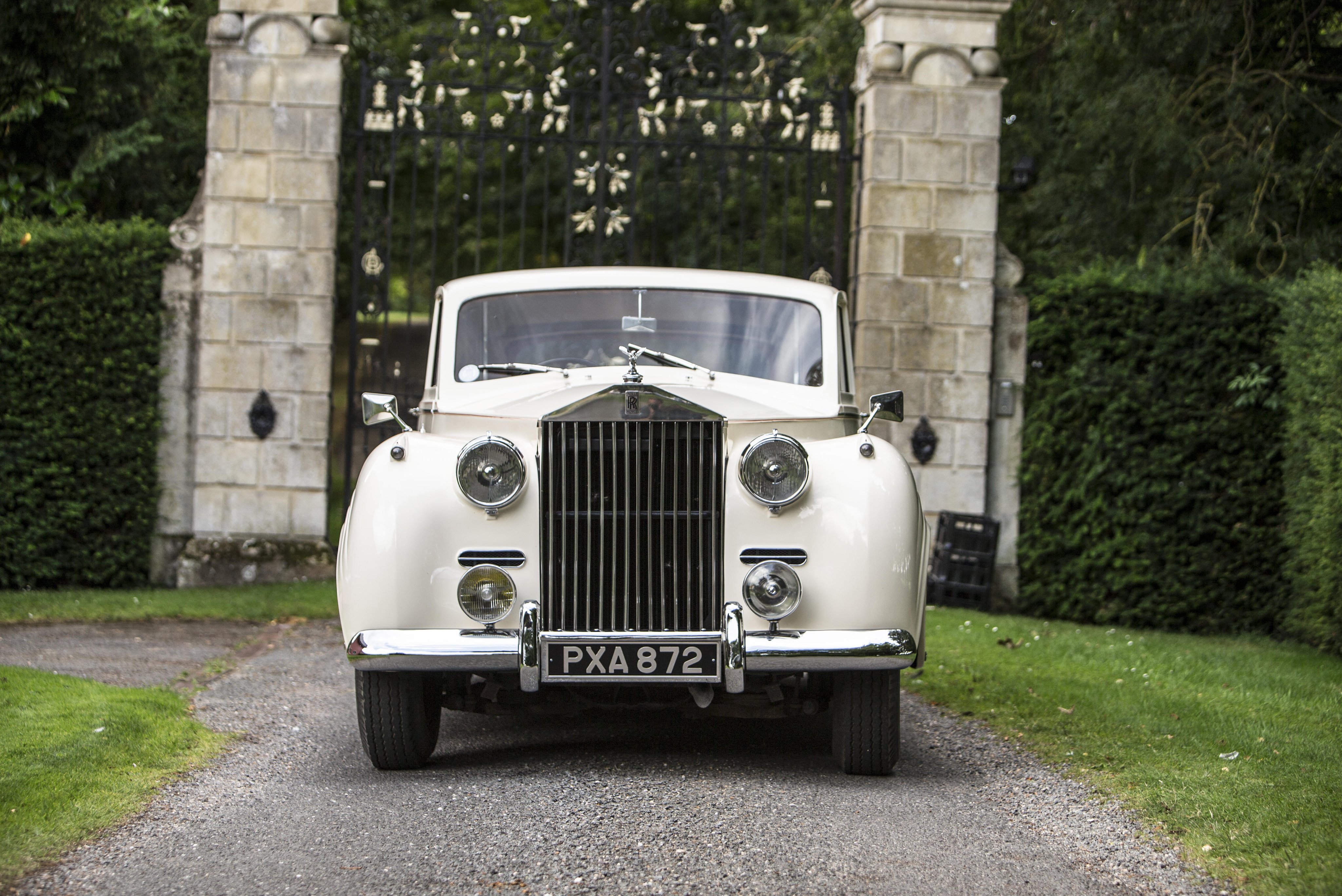 Старые роллс. Rolls-Royce Silver Wraith. Роллс Ройс 1956. Роллс Ройс 1960г. 1949 Rolls-Royce Silver Wraith.