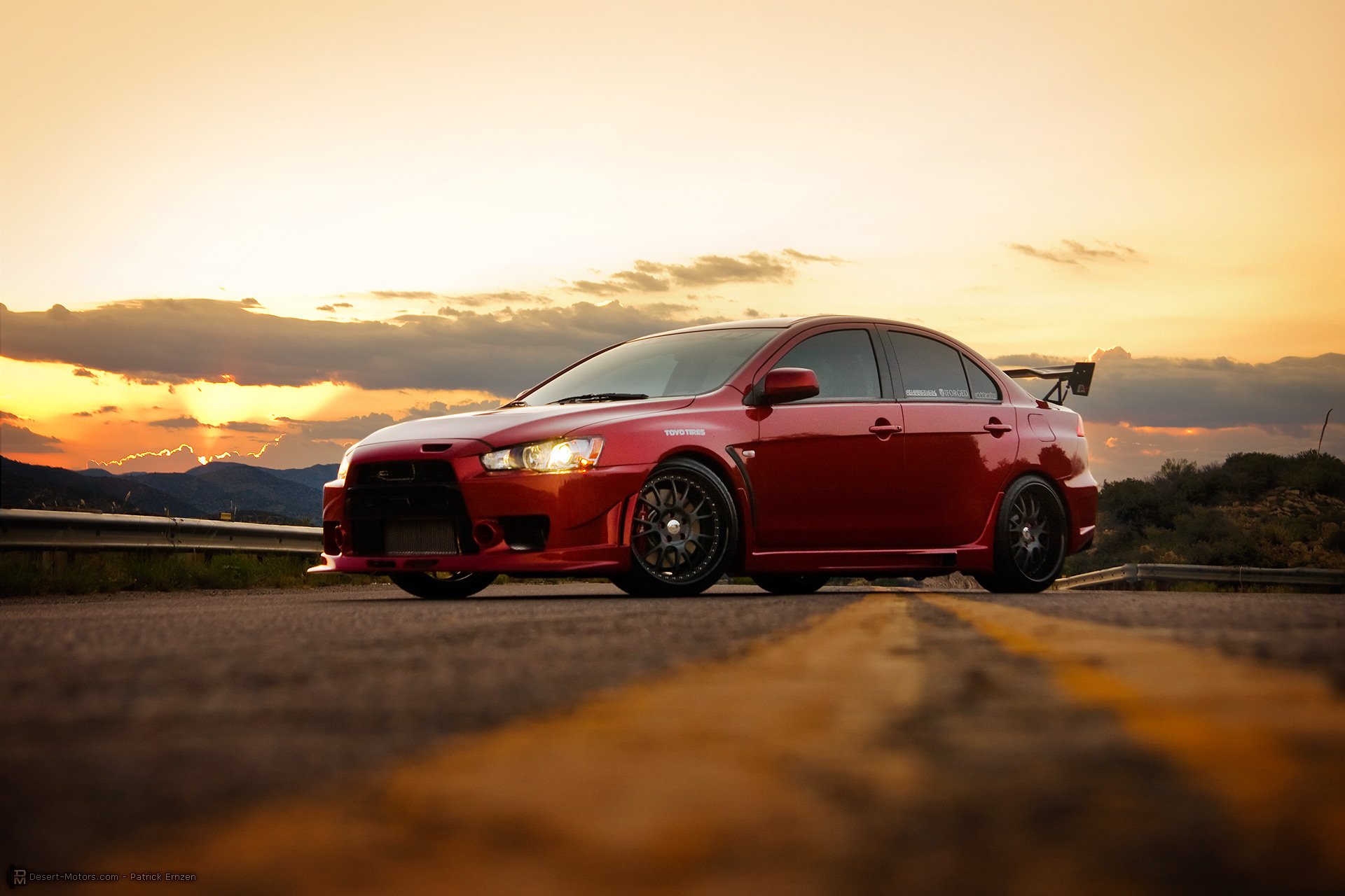 Mitsubishi Lancer Evolution 10 вертикальные