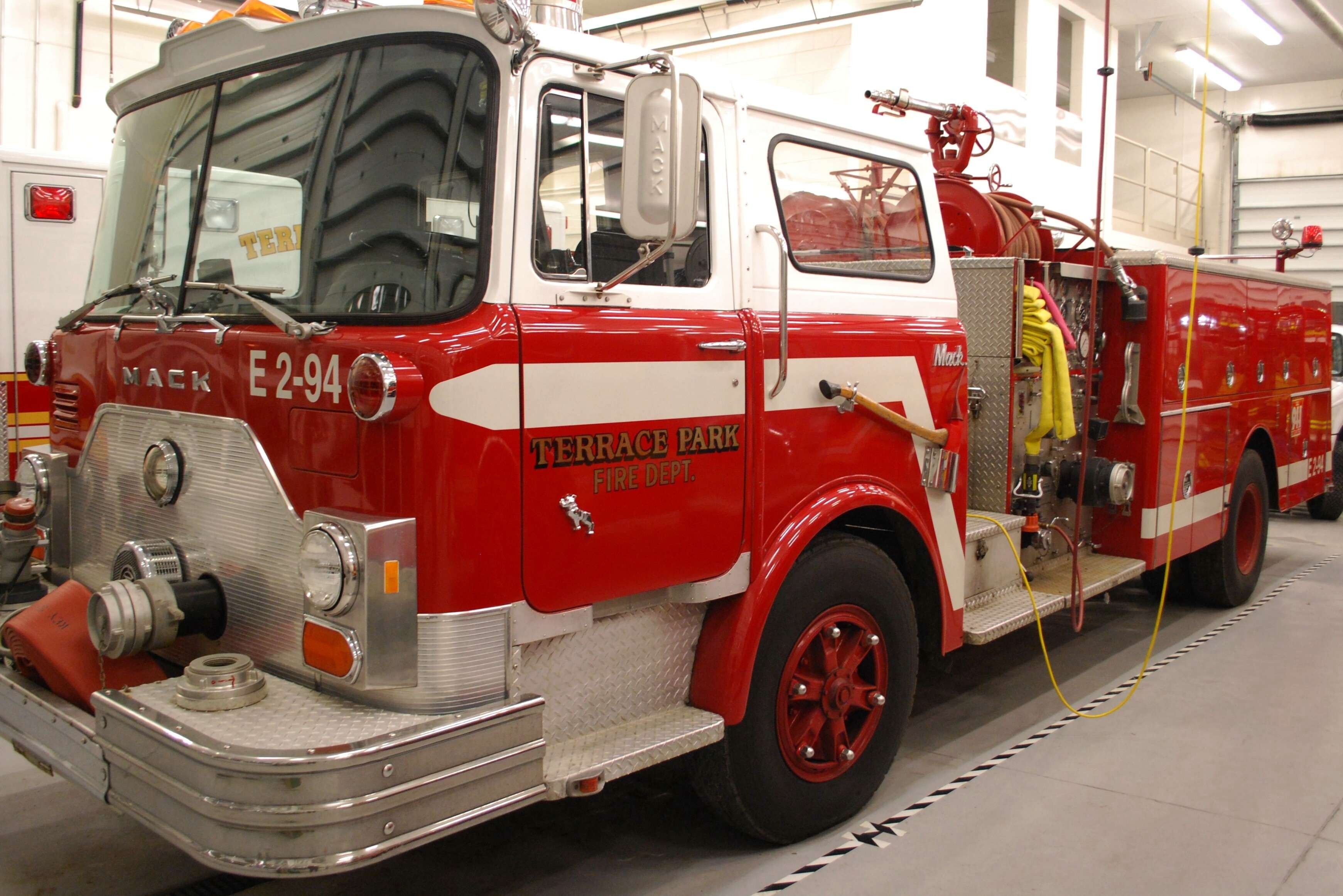 mack, Semi, Tractor, Transport, Truck, Emergency, Firetruck Wallpaper