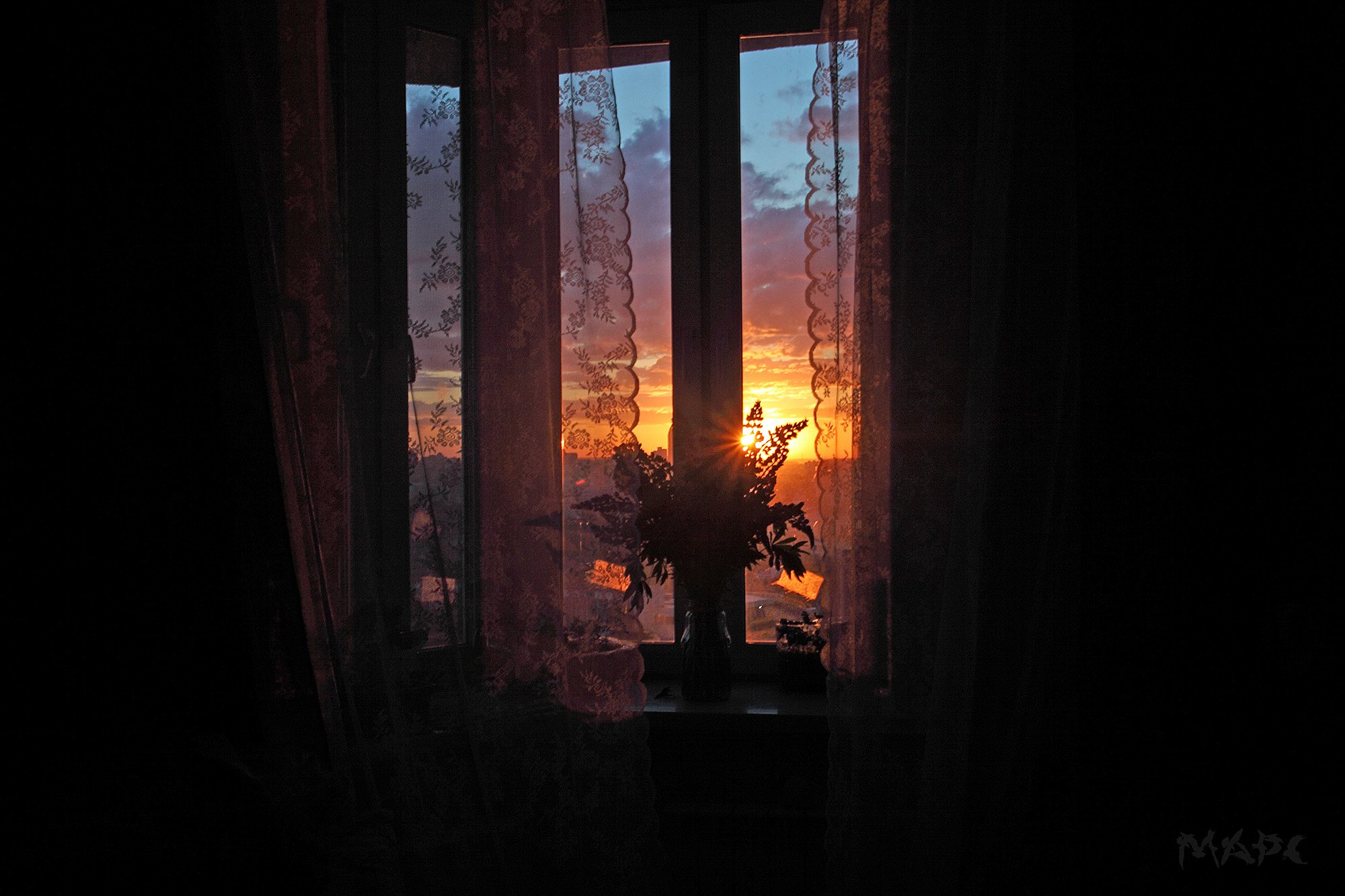 night, The, Room, Is, Dark, Window, Sun, Sunset, Shade, Windowsill,  Bouquet, Mood Wallpapers HD / Desktop and Mobile Backgrounds
