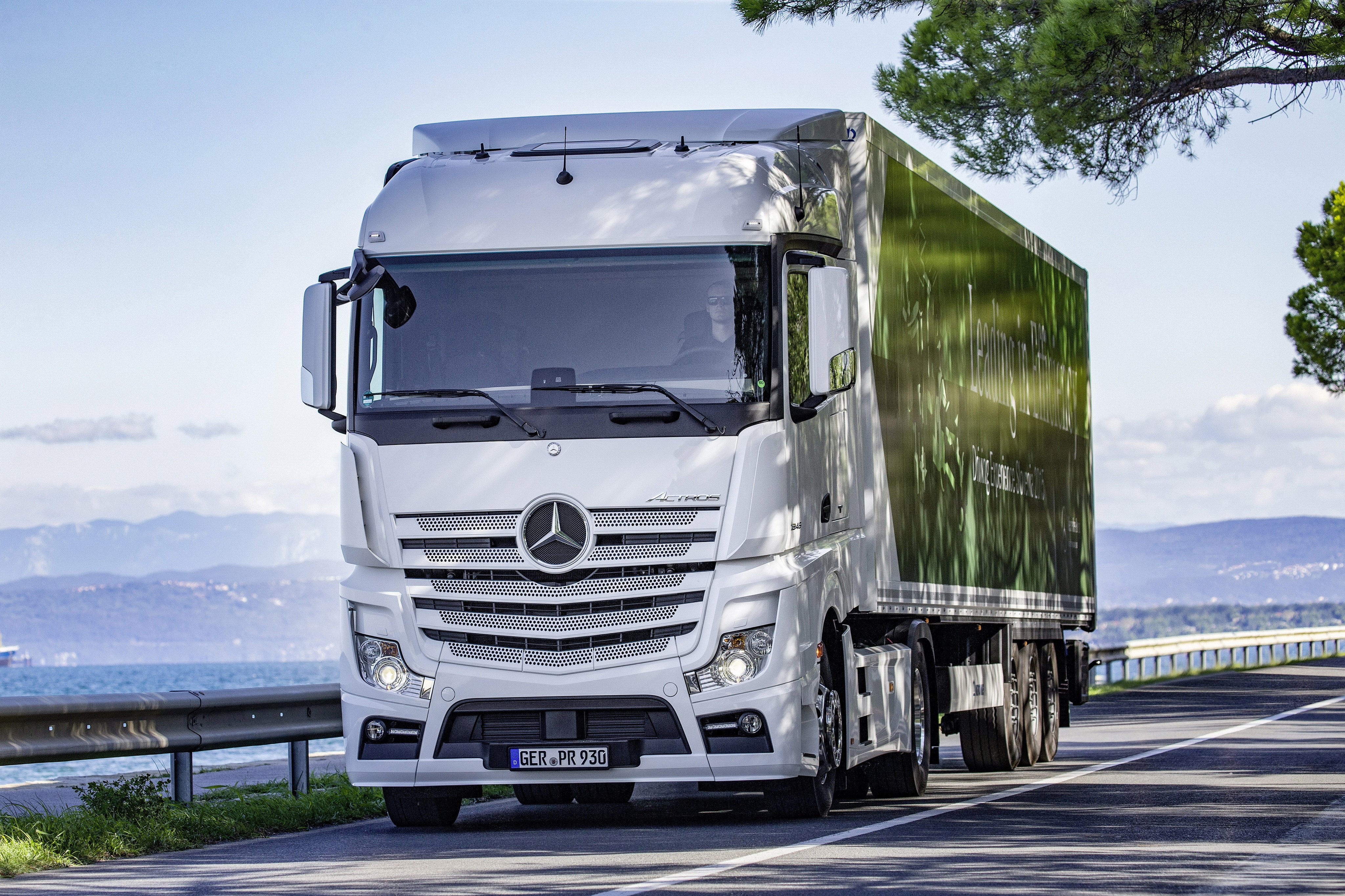 Тягач Mercedes Benz Actros