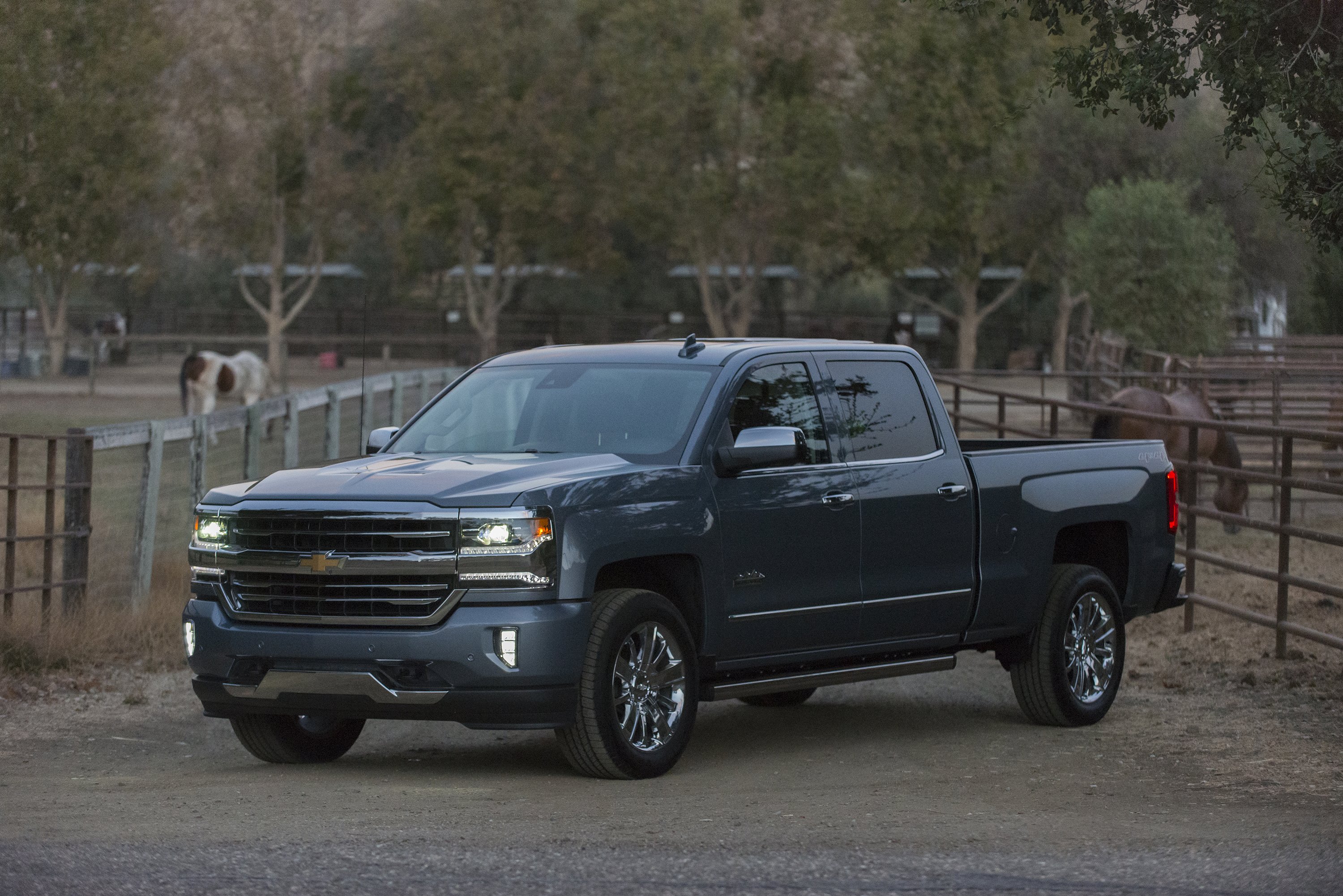 2016 Chevrolet Silverado High Country Crew Cab Pickup Wallpapers