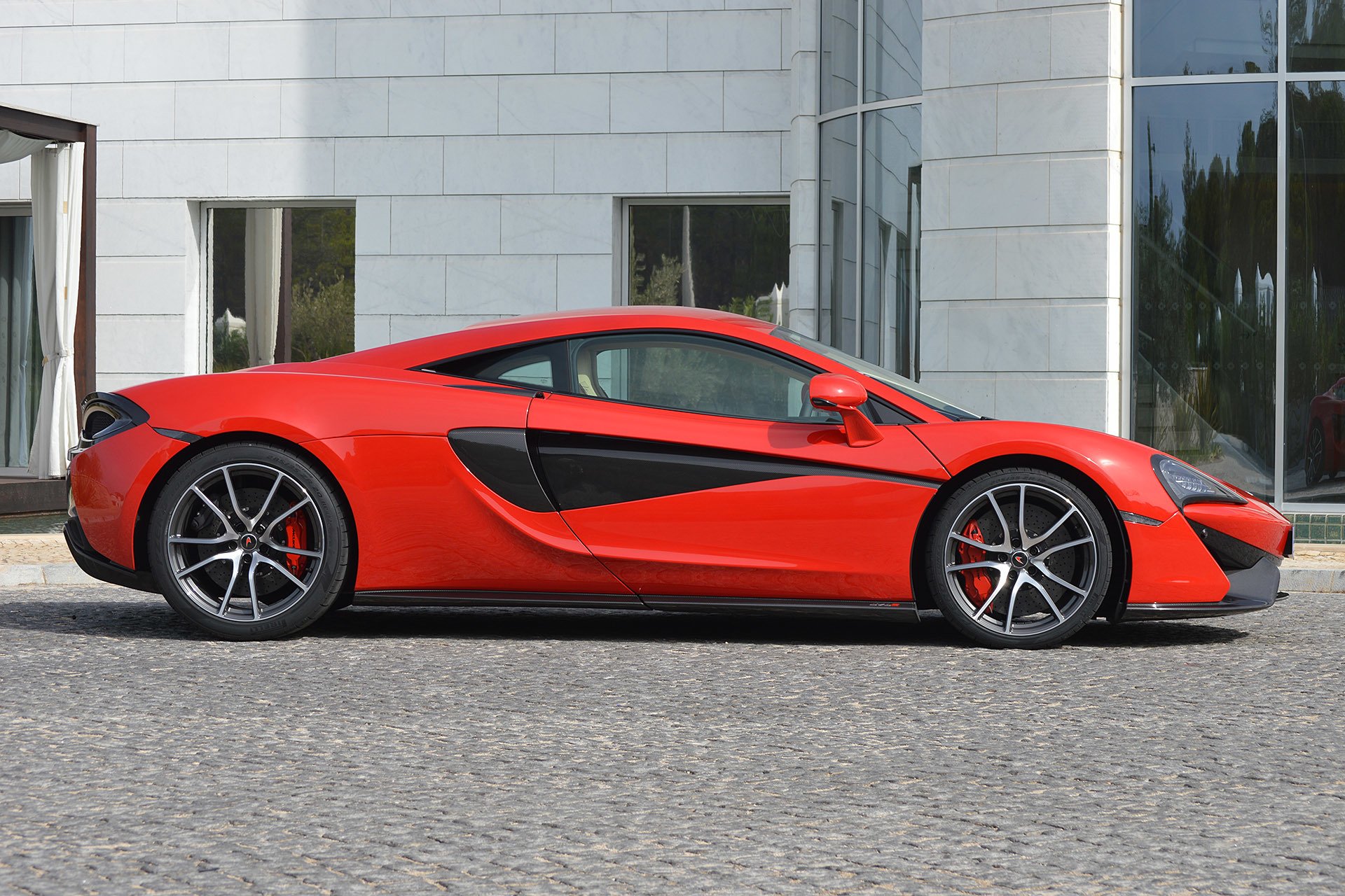 MCLAREN 570s сзади