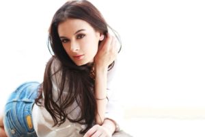 evelyn, Sharma, Bollywood, Actress, Model, Girl, Beautiful, Brunette, Pretty, Cute, Beauty, Sexy, Hot, Pose, Face, Eyes, Hair, Lips, Smile, Figure, India
