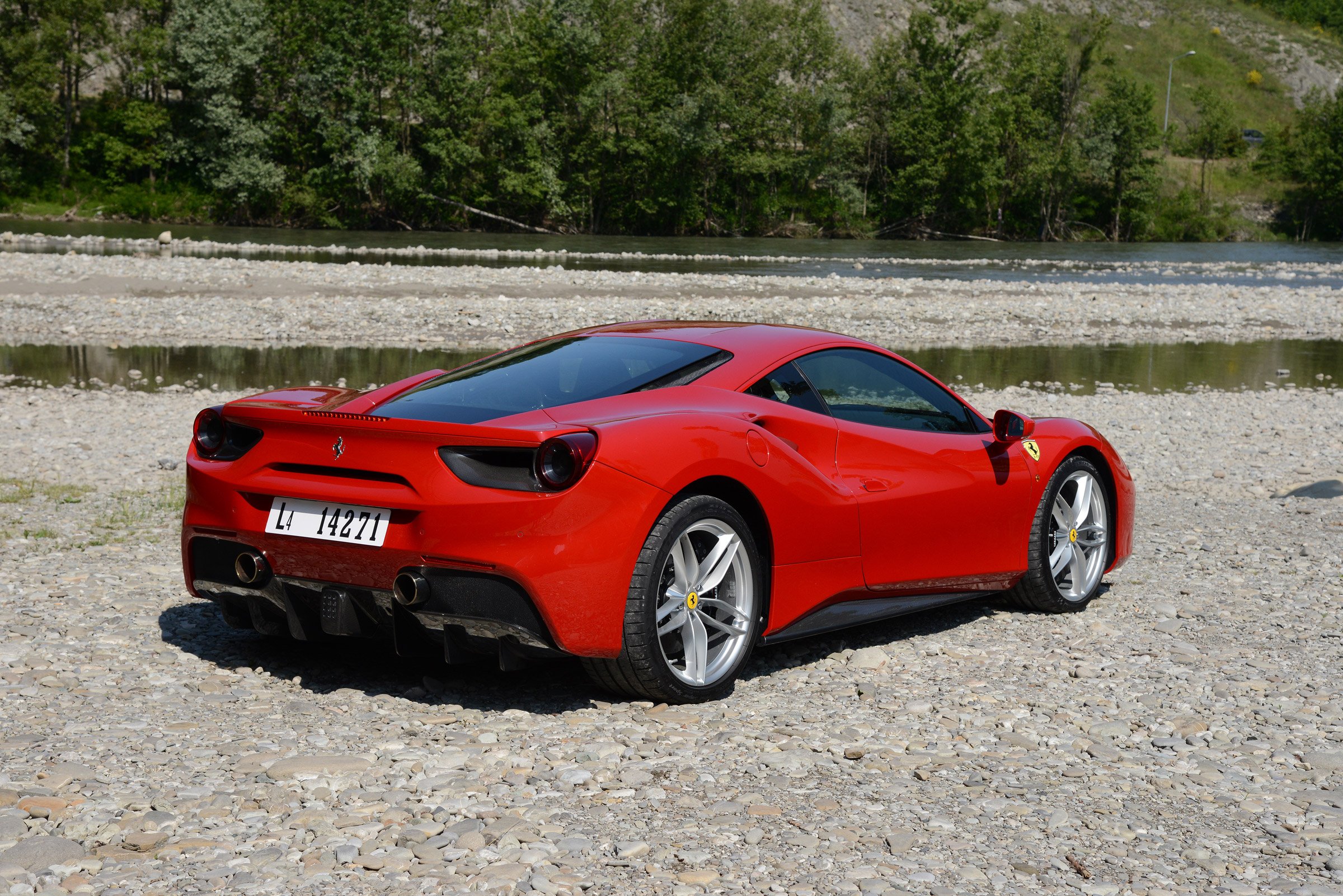 Автомобиль Ferrari 488 GTB