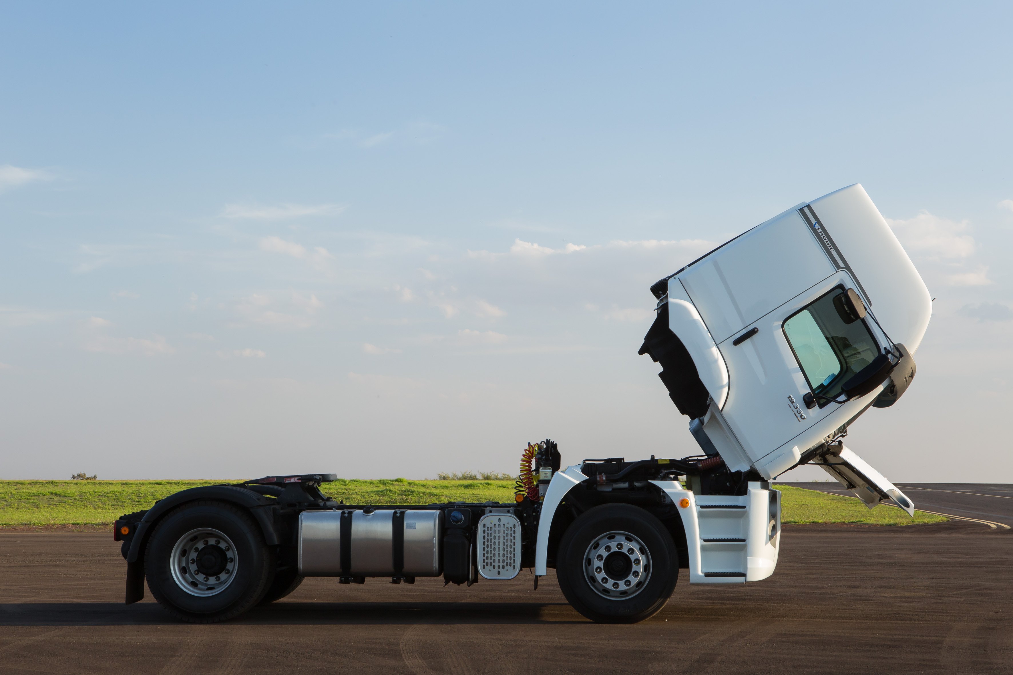 2011, Volkswagen, Constellation, Tractor, 19 330, Semi, Tractor, Truck Wallpaper