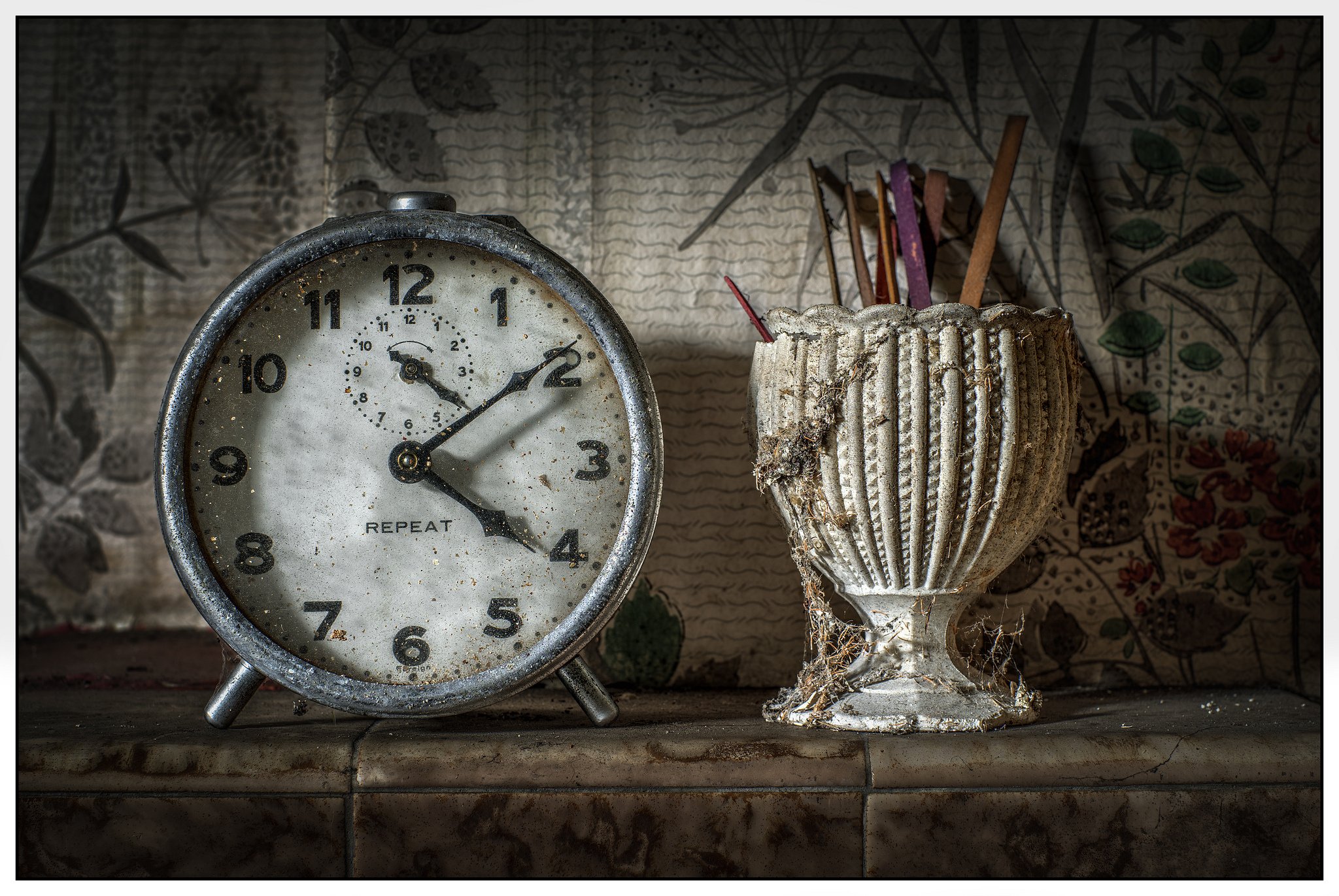 clock, Vase, Still, Life, Bokeh, Time Wallpaper