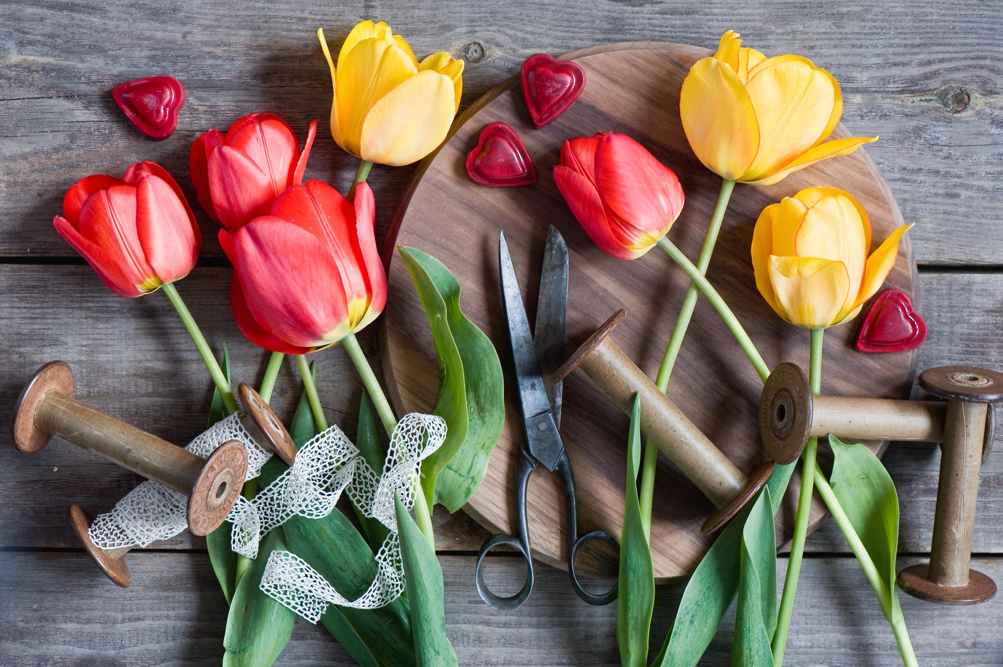 tulips, Scissors, Spools, Ribbons, Hearts Wallpaper