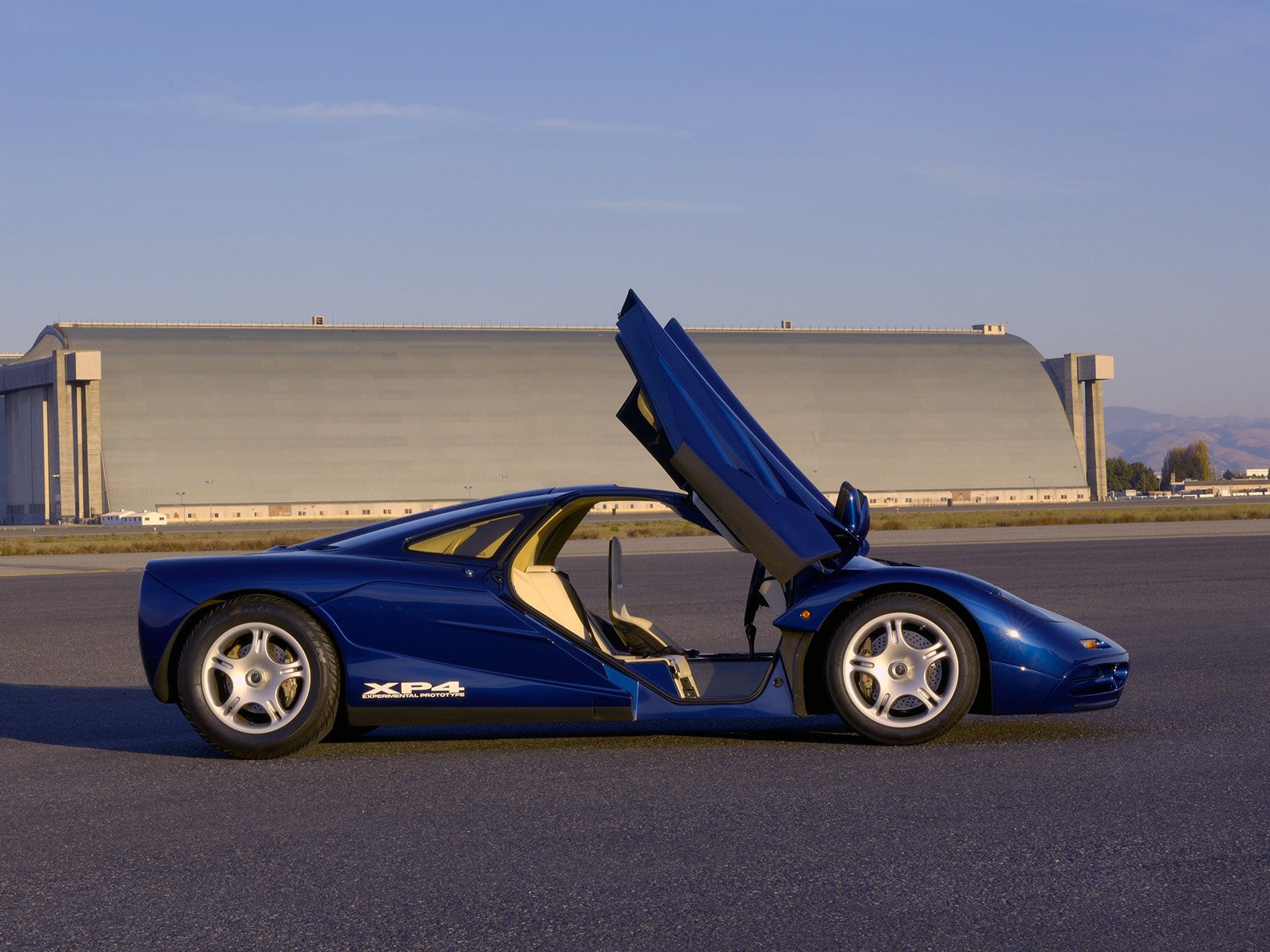 MCLAREN f1 двери