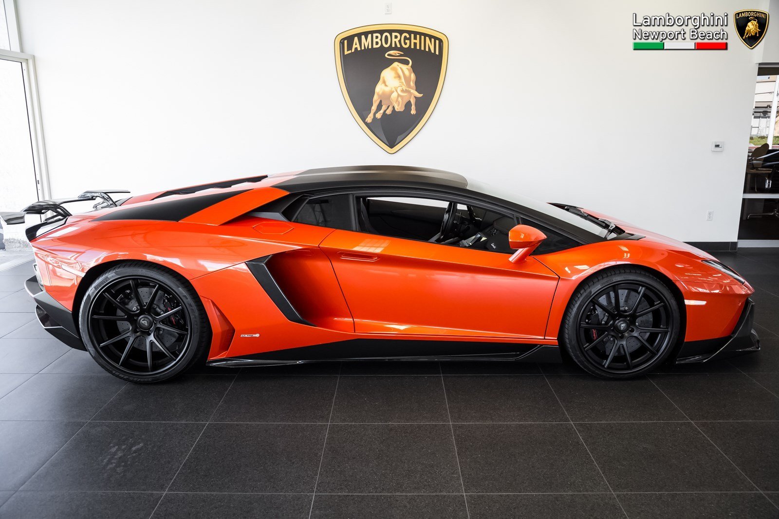 Lamborghini Aventador lp700 4 в обвесе