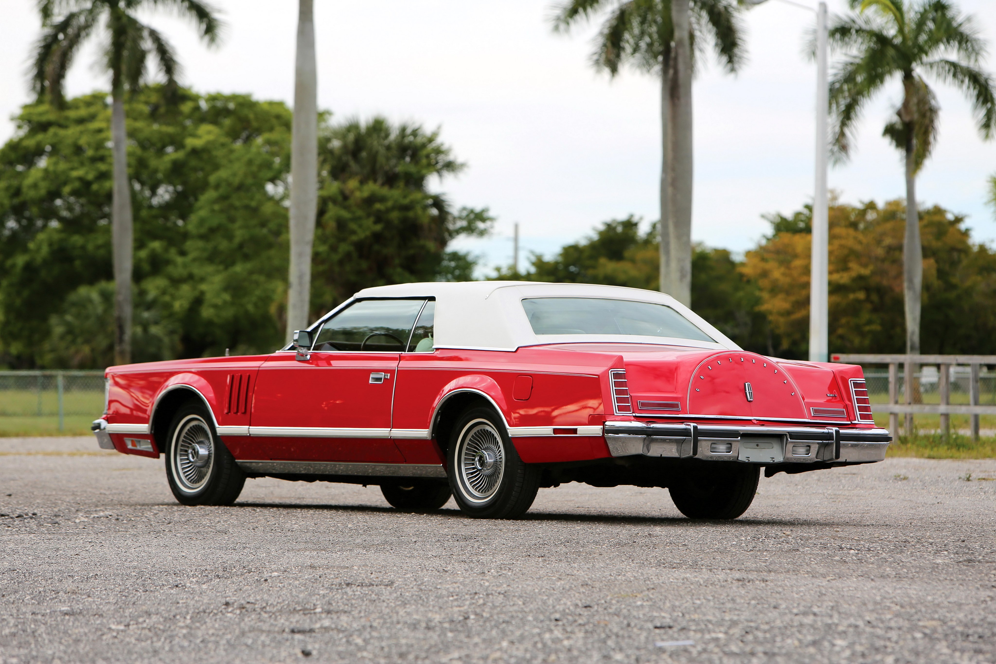 Lincoln mark v. Lincoln Continental 1979 Mark v. Linkoln Continental Mark 5. 1977 Lincoln Continental Mark v. Lincoln Continental Mark 5 1977.