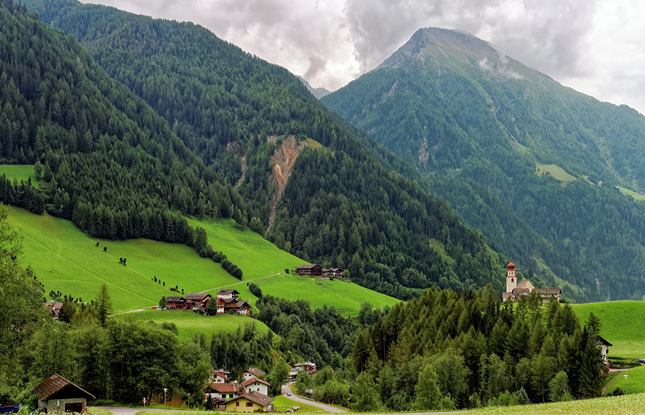 italy, Scenery, Mountains, Forests, Houses, Grasslands, Small, Towns, Fundres, Nature, Cities Wallpaper