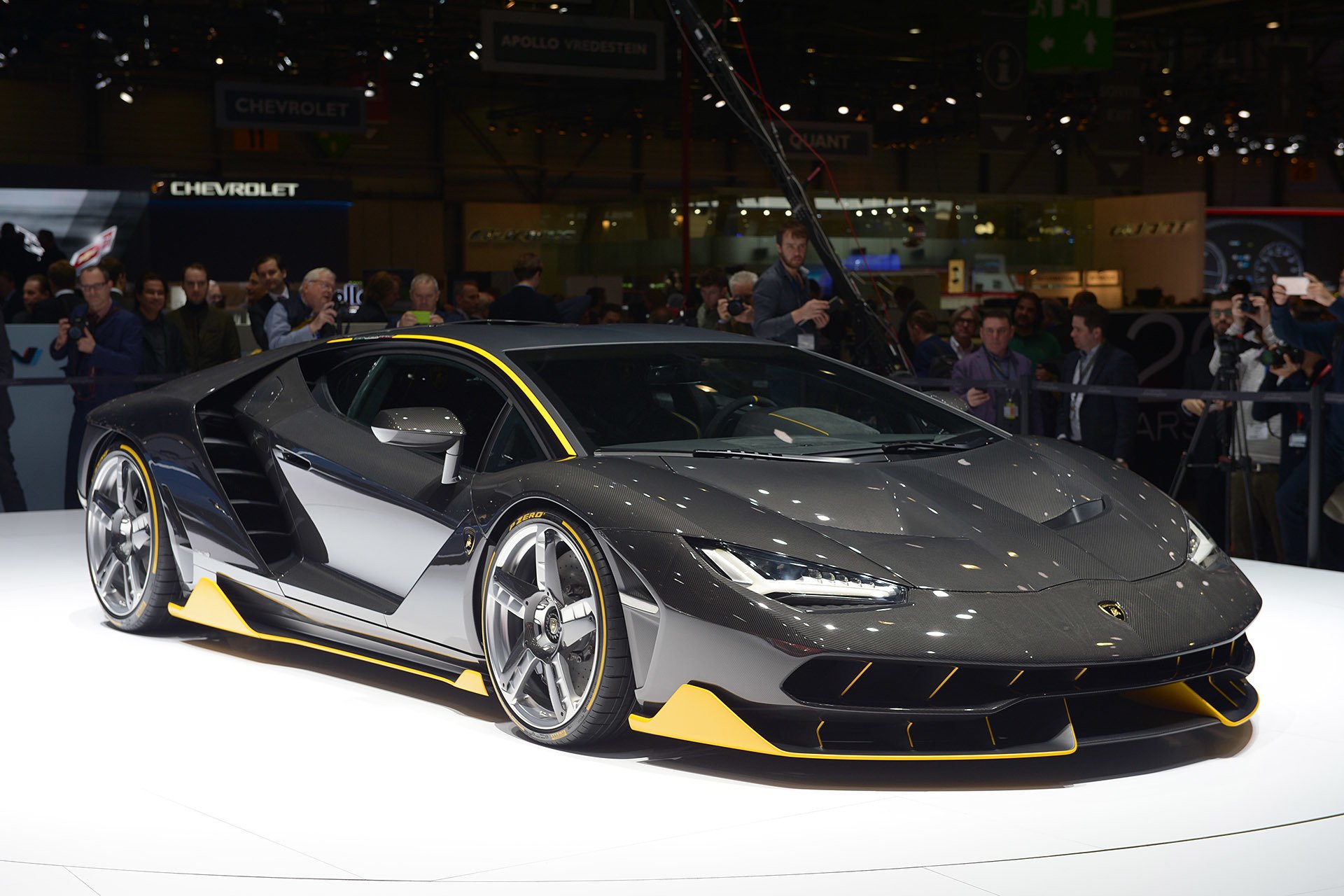 Ламборгини быстро. Ламборджини Сентенарио. Спорткар Lamborghini Centenario. Lamborghini Centenario желтый. Ламборгини Центарио.