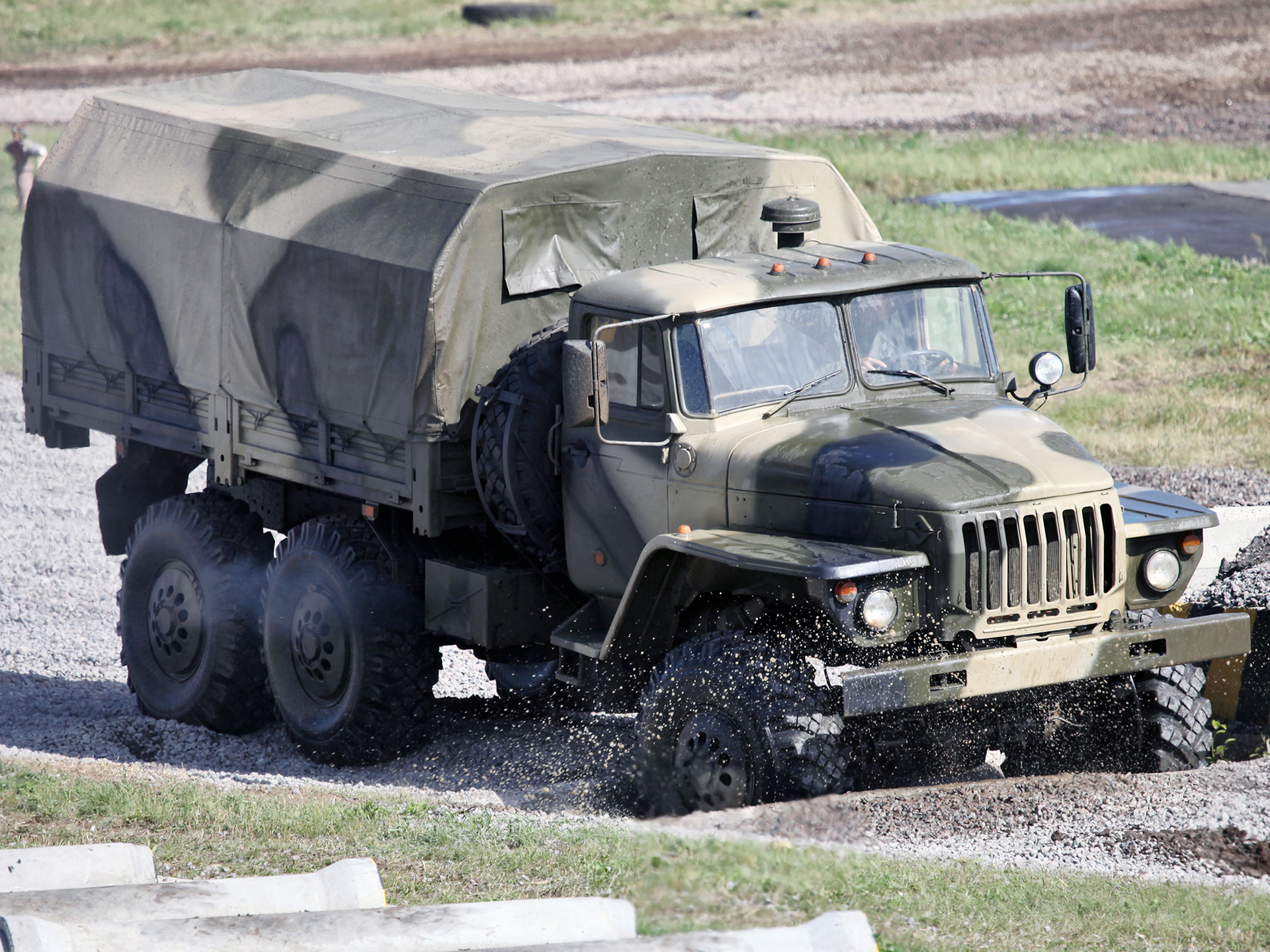 Фото военного грузовика