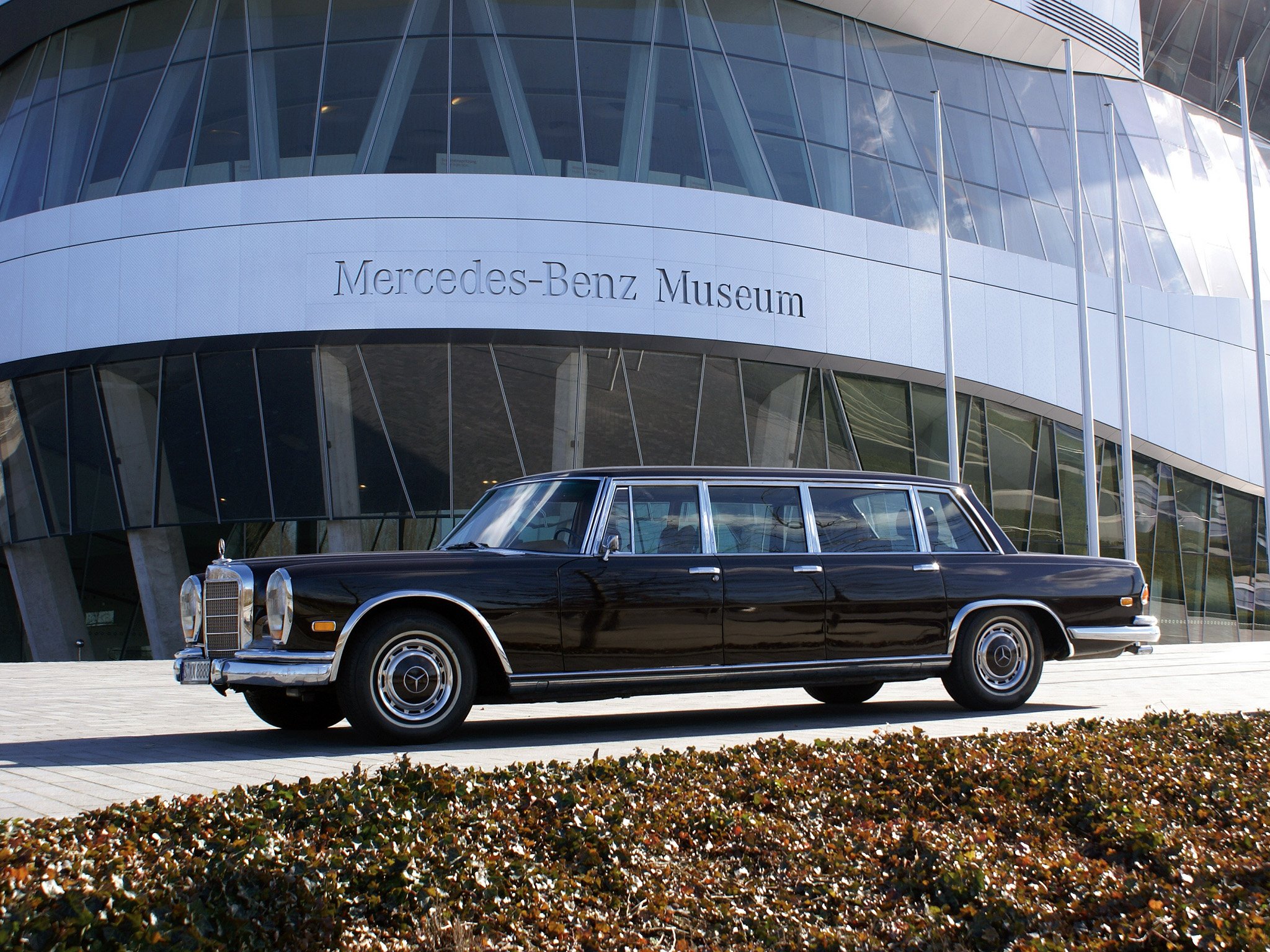 mercedes-benz 600 pullman limousine