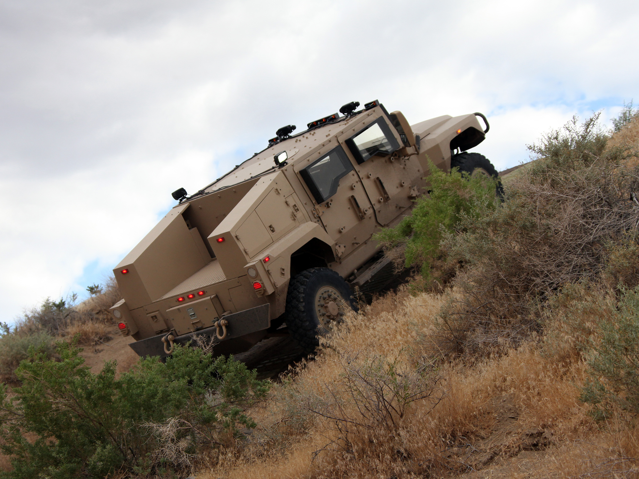 2011, International, Saratoga, 4x4, Military Wallpaper