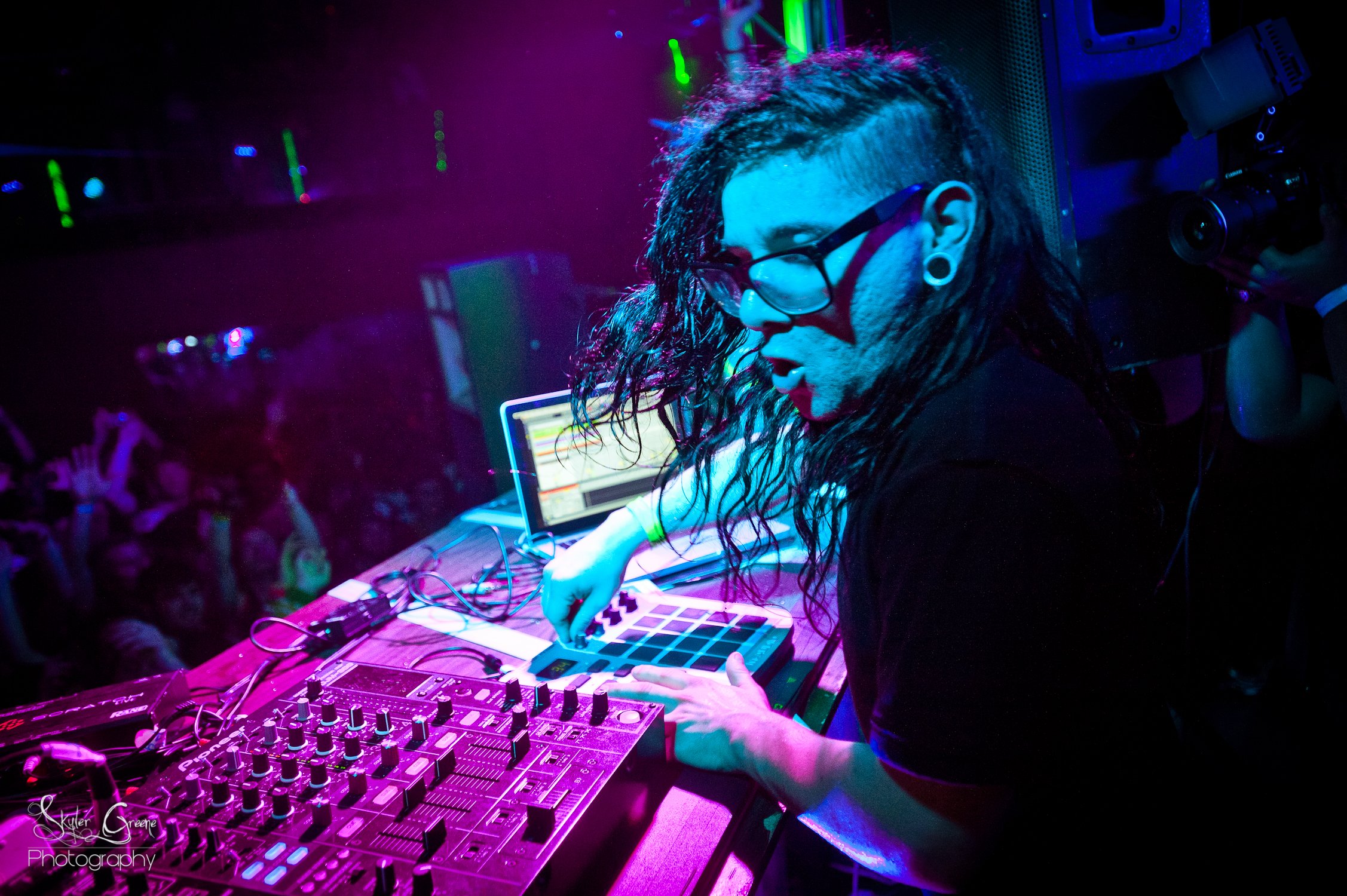 skrillex, Dubstep, Electro, House, Dance, Disco, Electronic, Robot, Cyborg Wallpaper