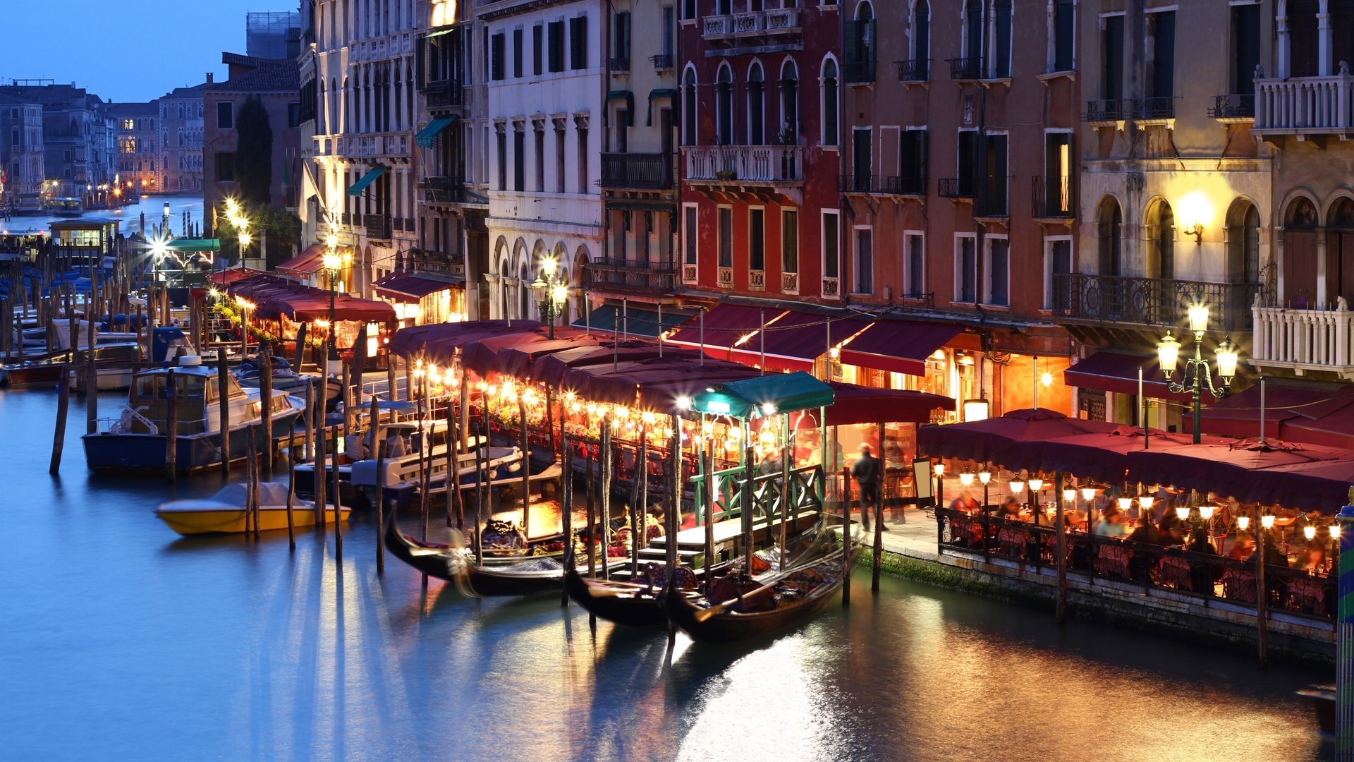 lights, Gondola, Houses, People, Venice, Italy, Boat, Evening, Cafes, Buildings, Canal Wallpaper