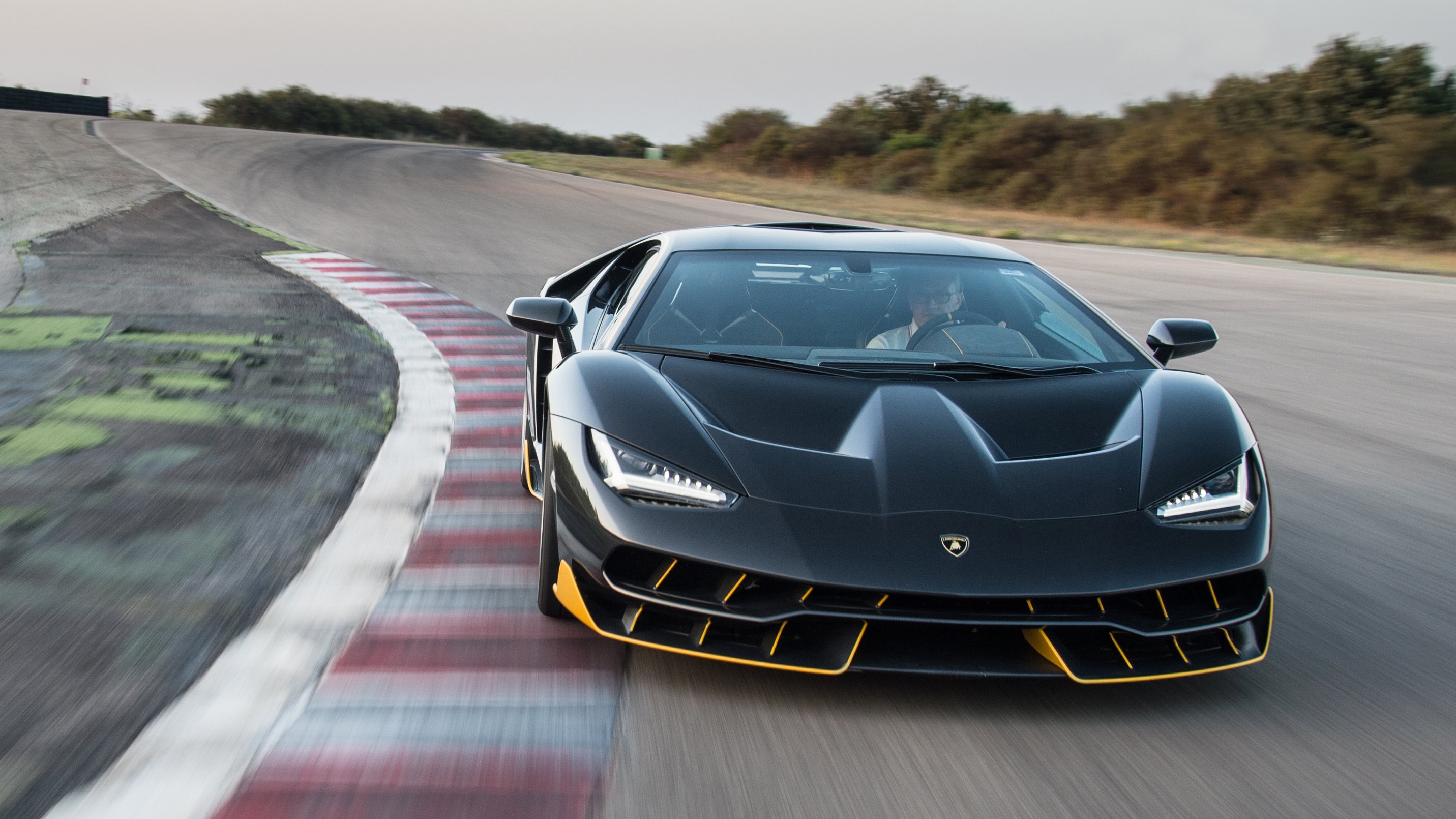 Спорткар Lamborghini Centenario