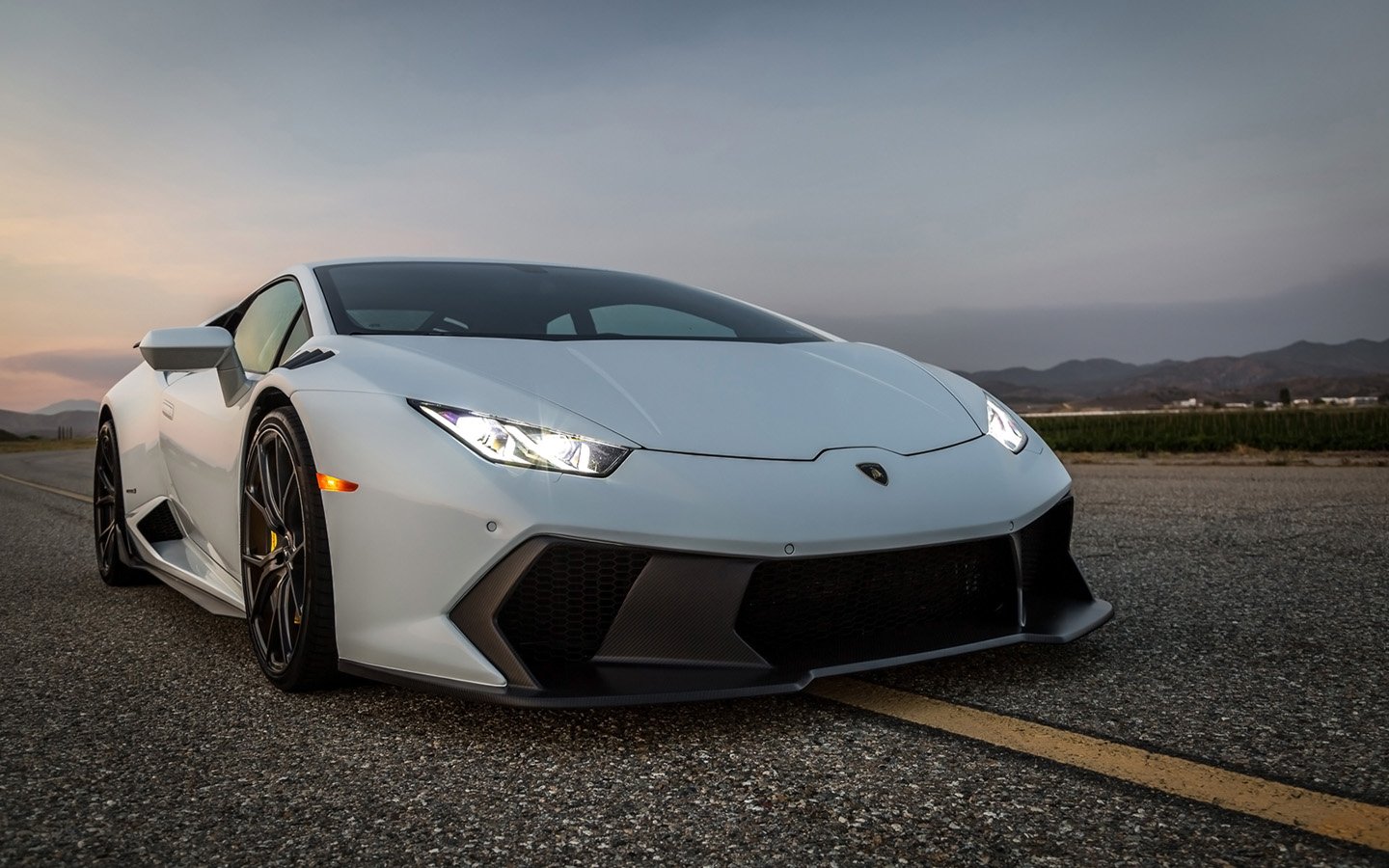 Huracan Performance White