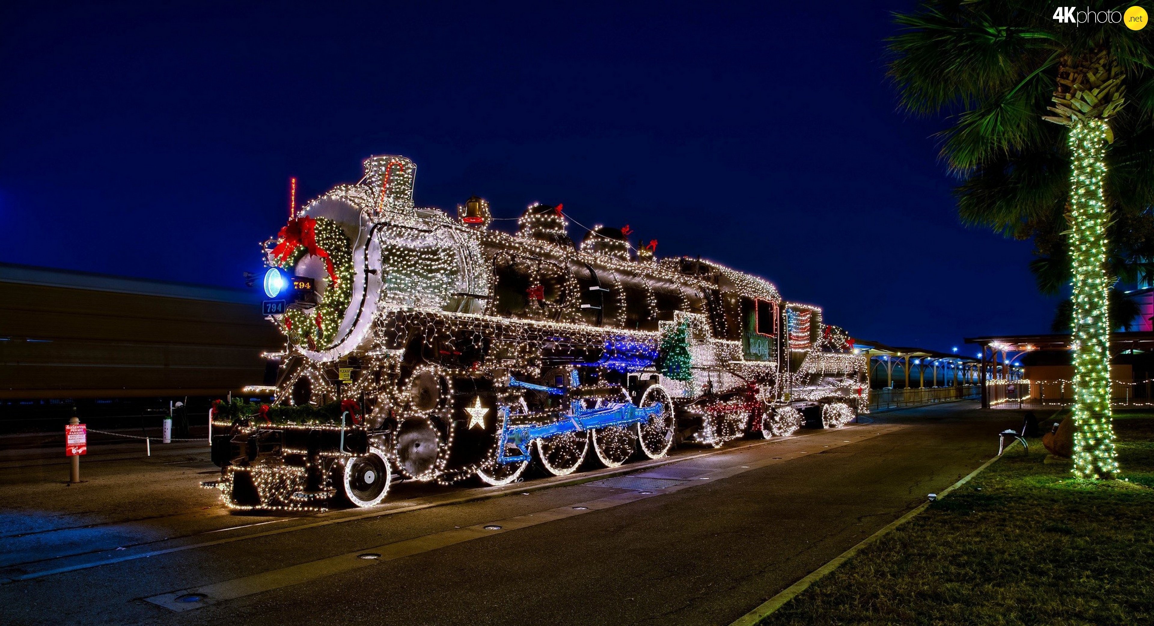 night, Lights, Decoration, Locomotive, Platform, Train, Christmas Wallpaper