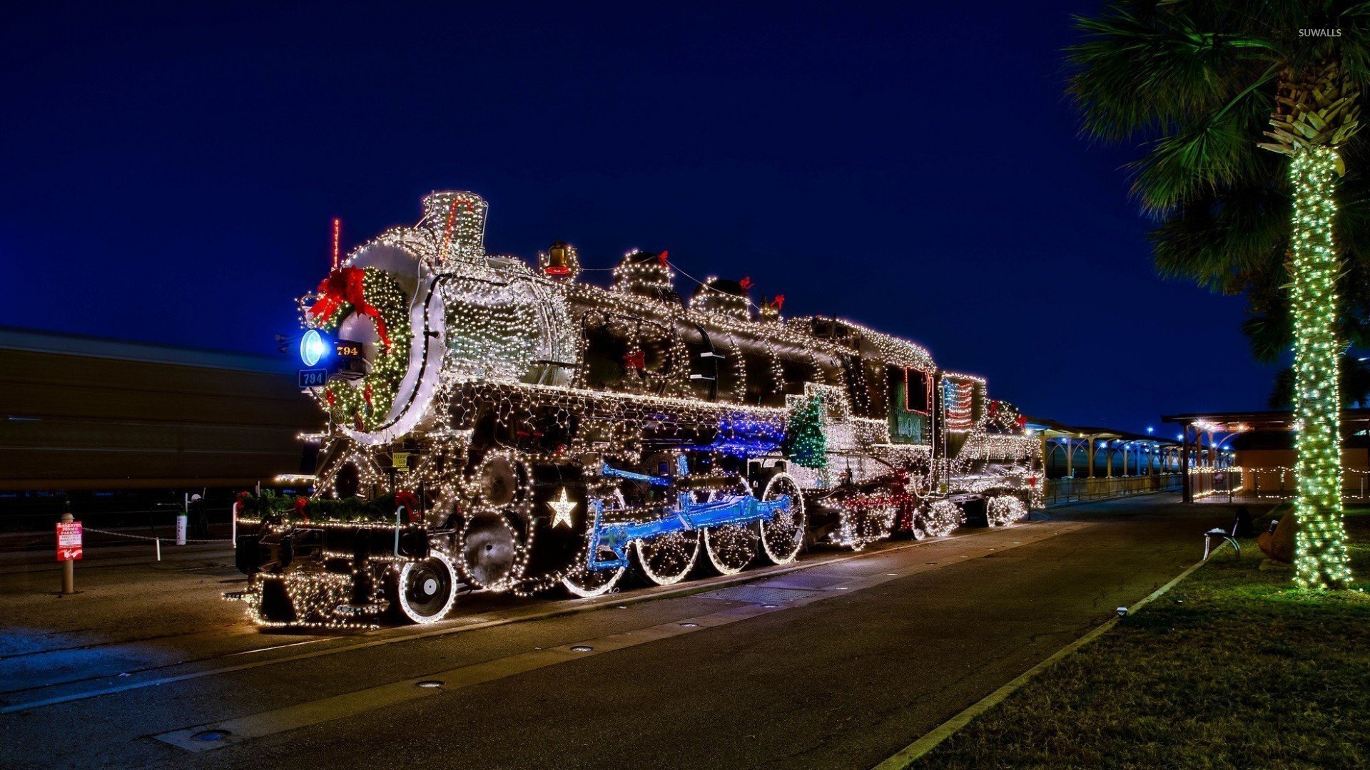 locomotive with christmas lights Wallpaper