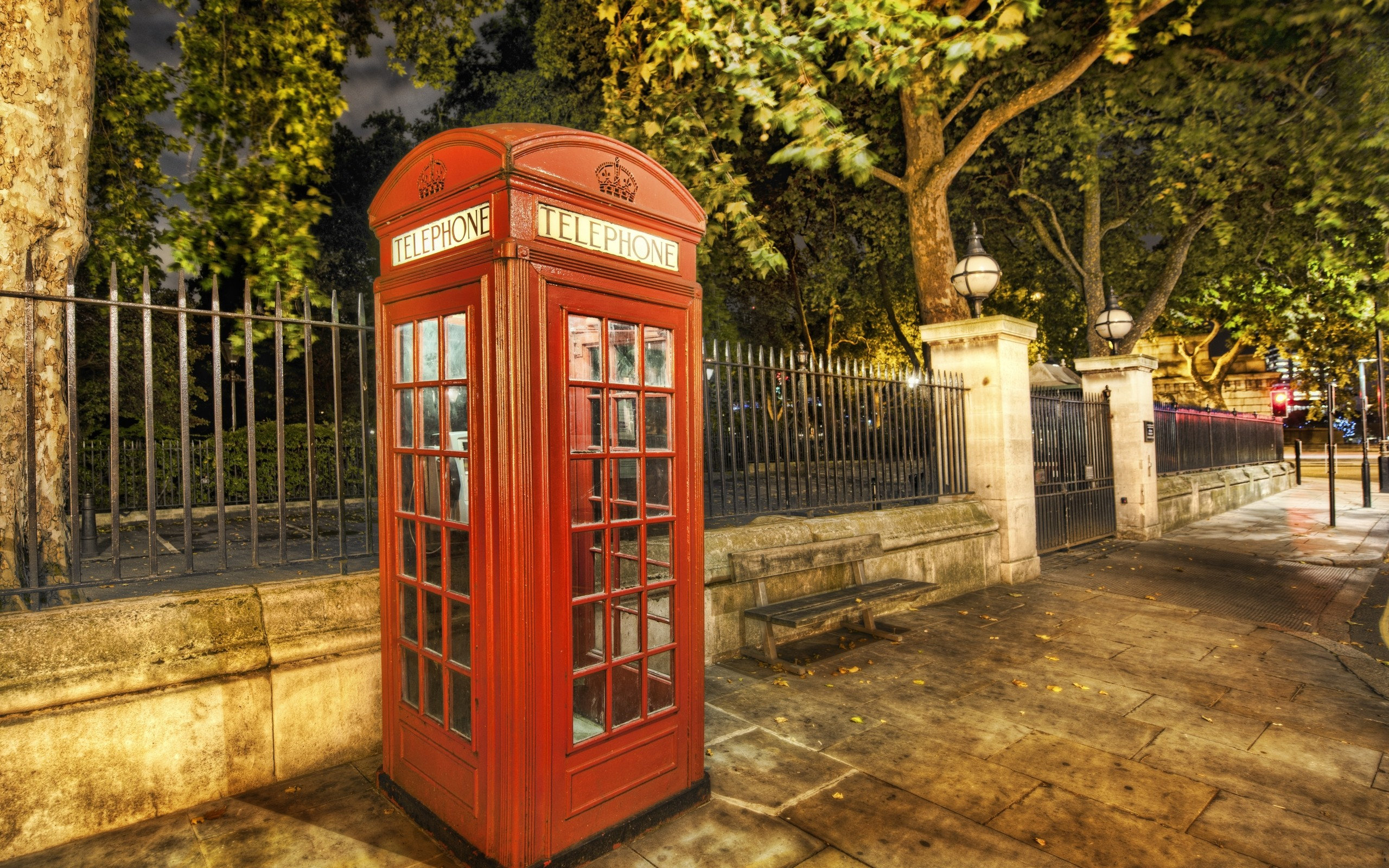 lonely, In, London Wallpaper