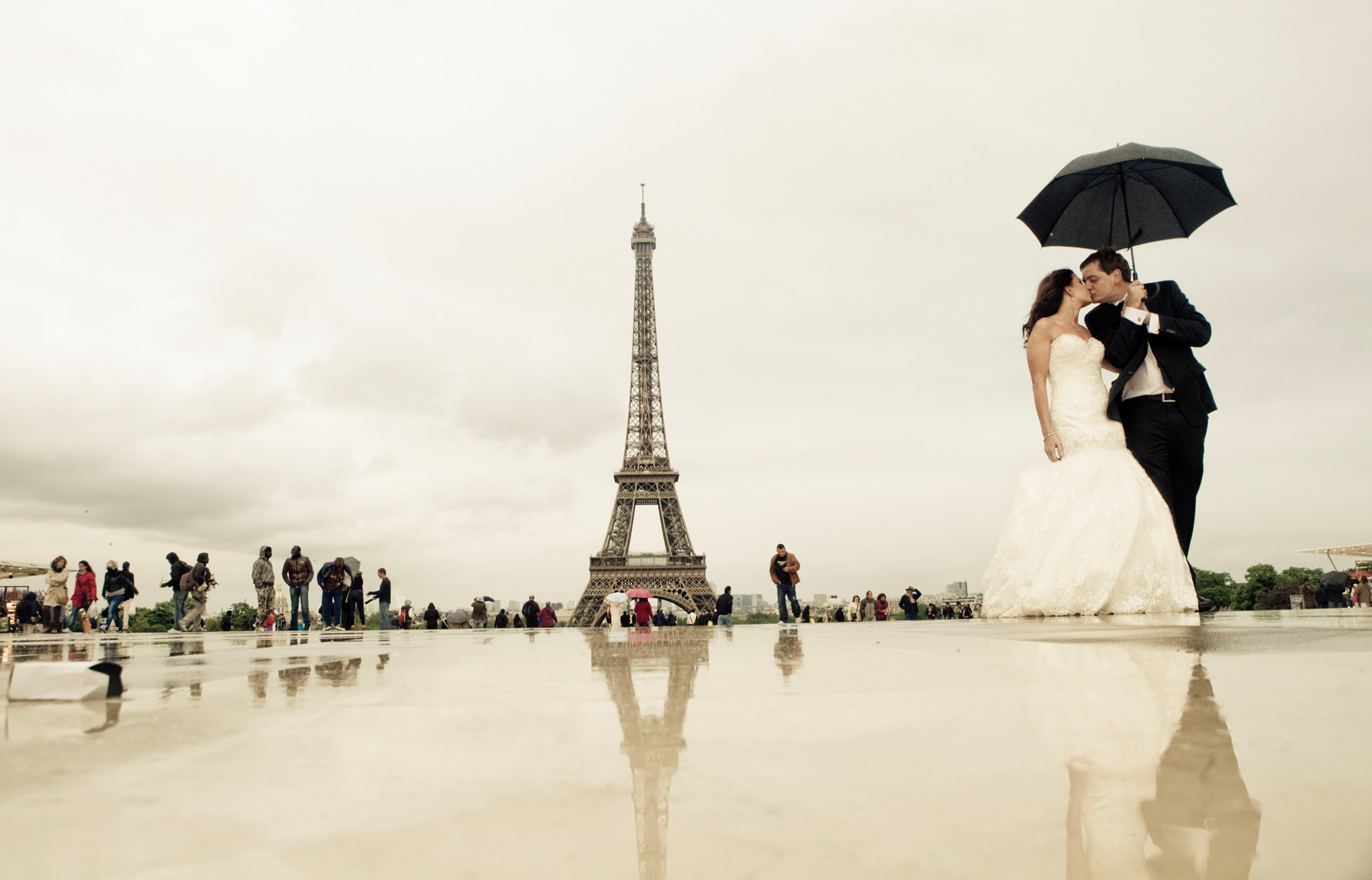 wedding, Bride, Gown, Dress, Fasshion, Mood, Love, Eiffel, Tower, Paris, France Wallpaper