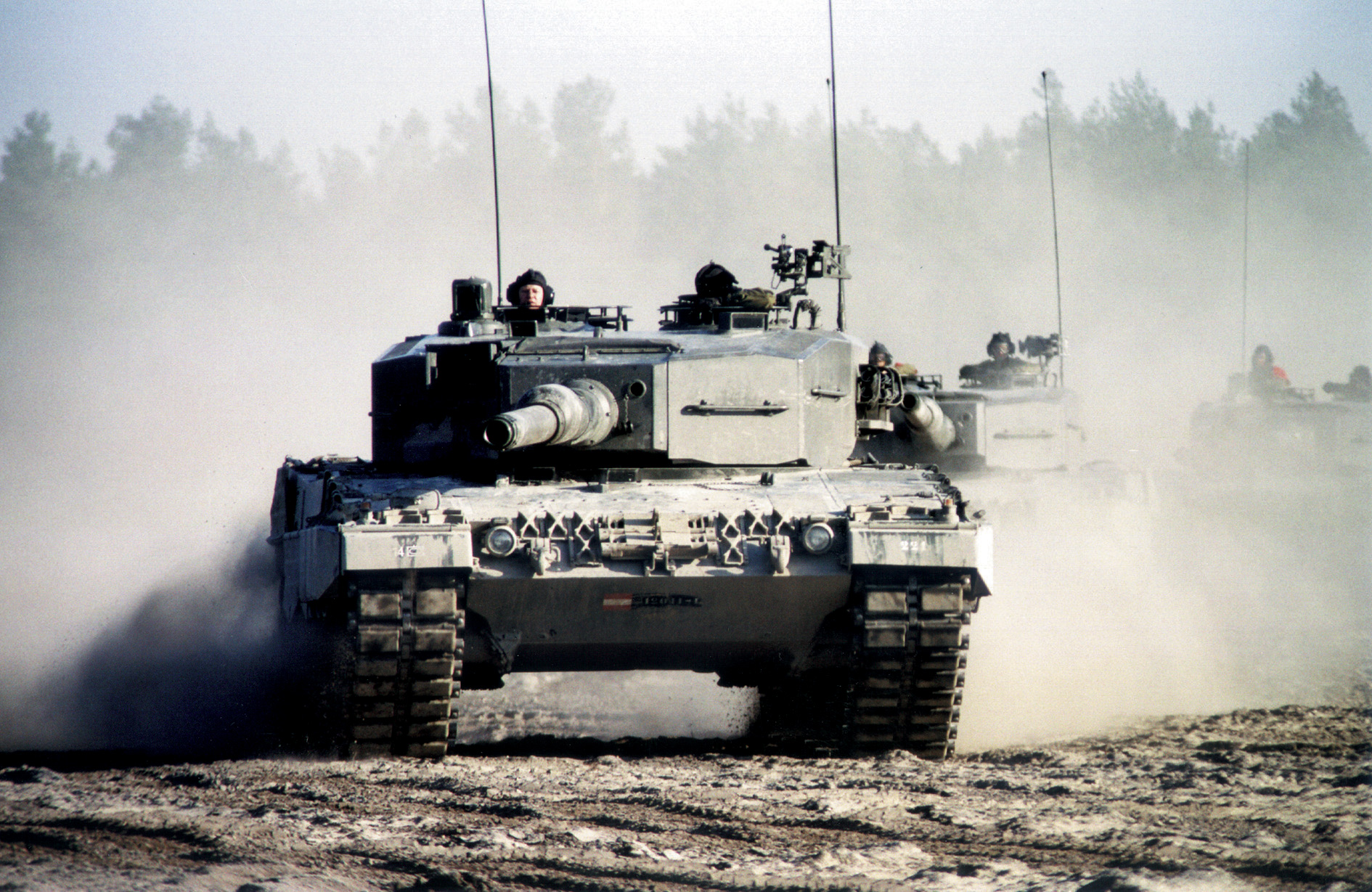 leopard, 2, Tank, Weapon, Military, Tanks, Leopard 2, Soldier Wallpaper