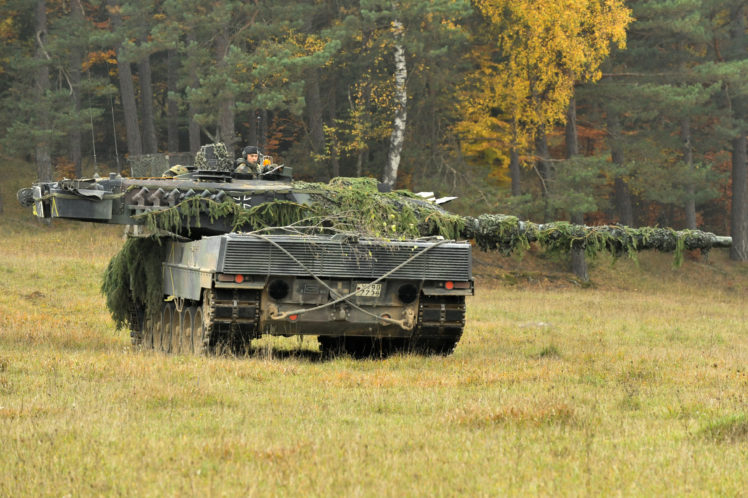 leopard, 2, Tank, Weapon, Military, Tanks, Leopard 2, Soldier HD Wallpaper Desktop Background