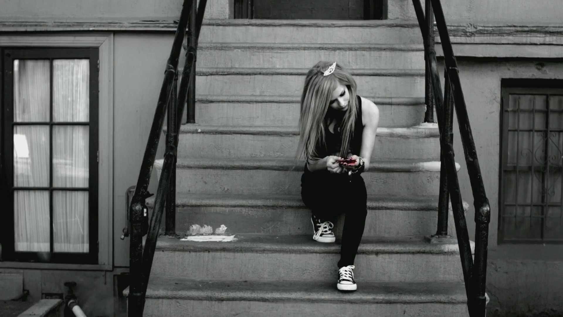avril, Lavigne, Stairways, Monochrome Wallpaper