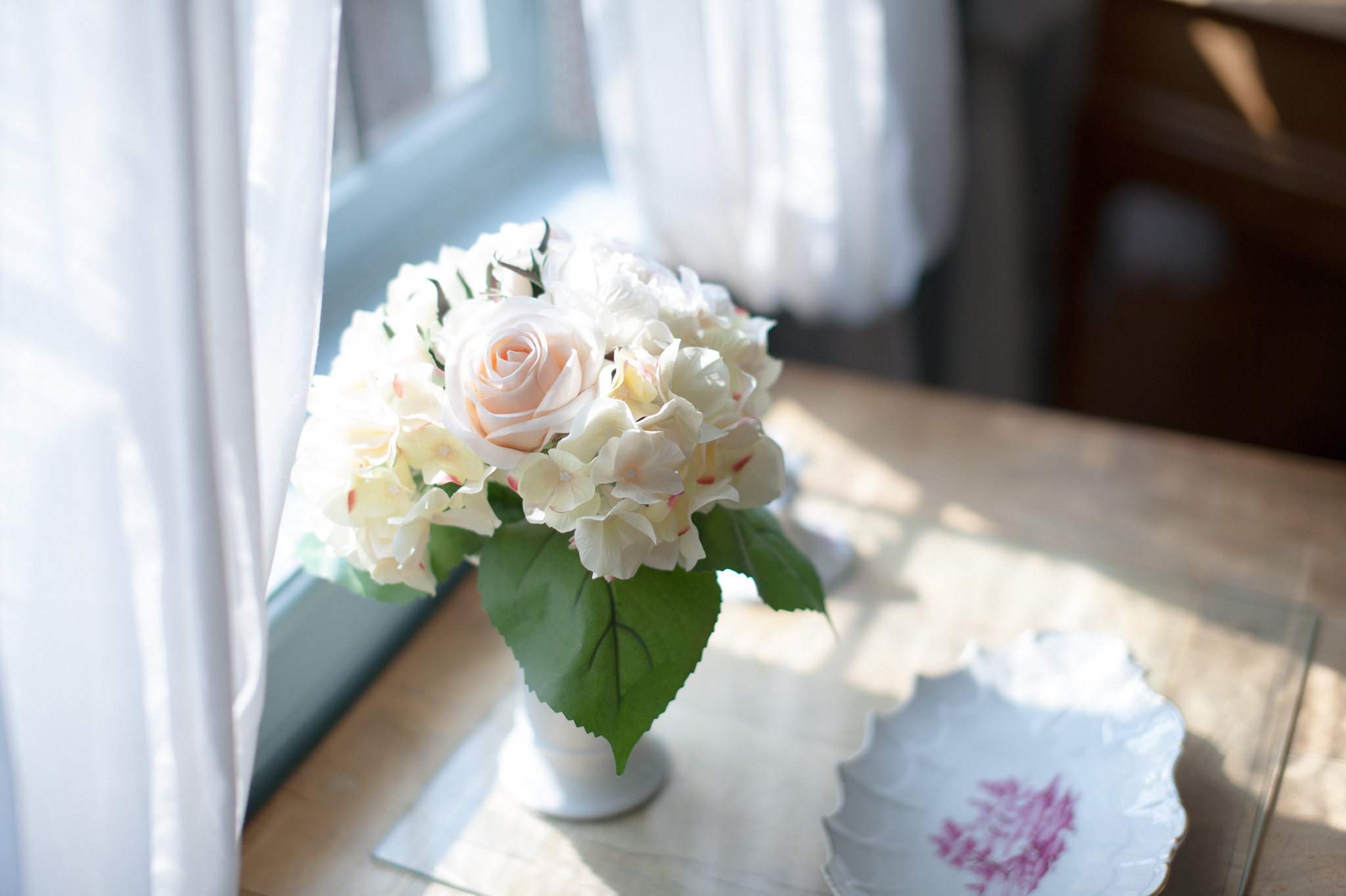 bouquet, Flowers, Vase, Table, Bokeh Wallpapers HD / Desktop and Mobile