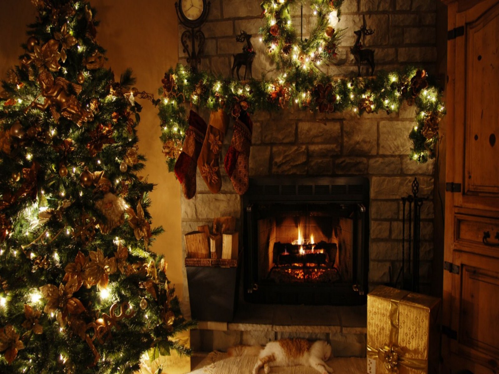 christmas, Fireplace, Fire, Holiday, Festive, Decorations Wallpaper