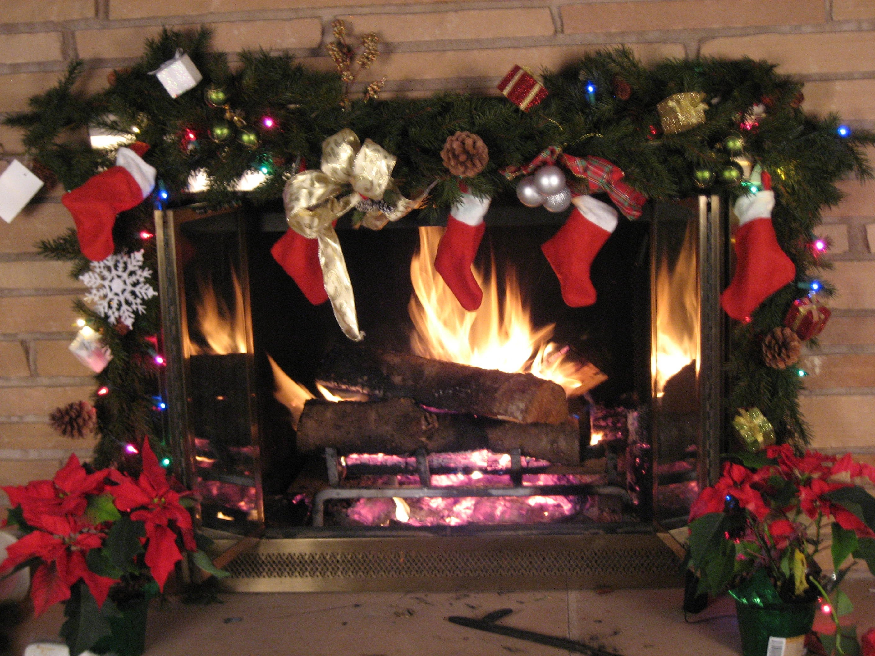 christmas, Fireplace, Fire, Holiday, Festive, Decorations Wallpaper