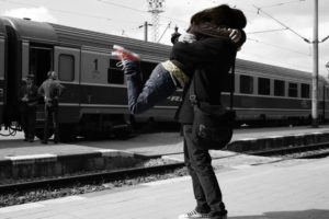 train, Stations, Monochrome, Lovers, Hugging