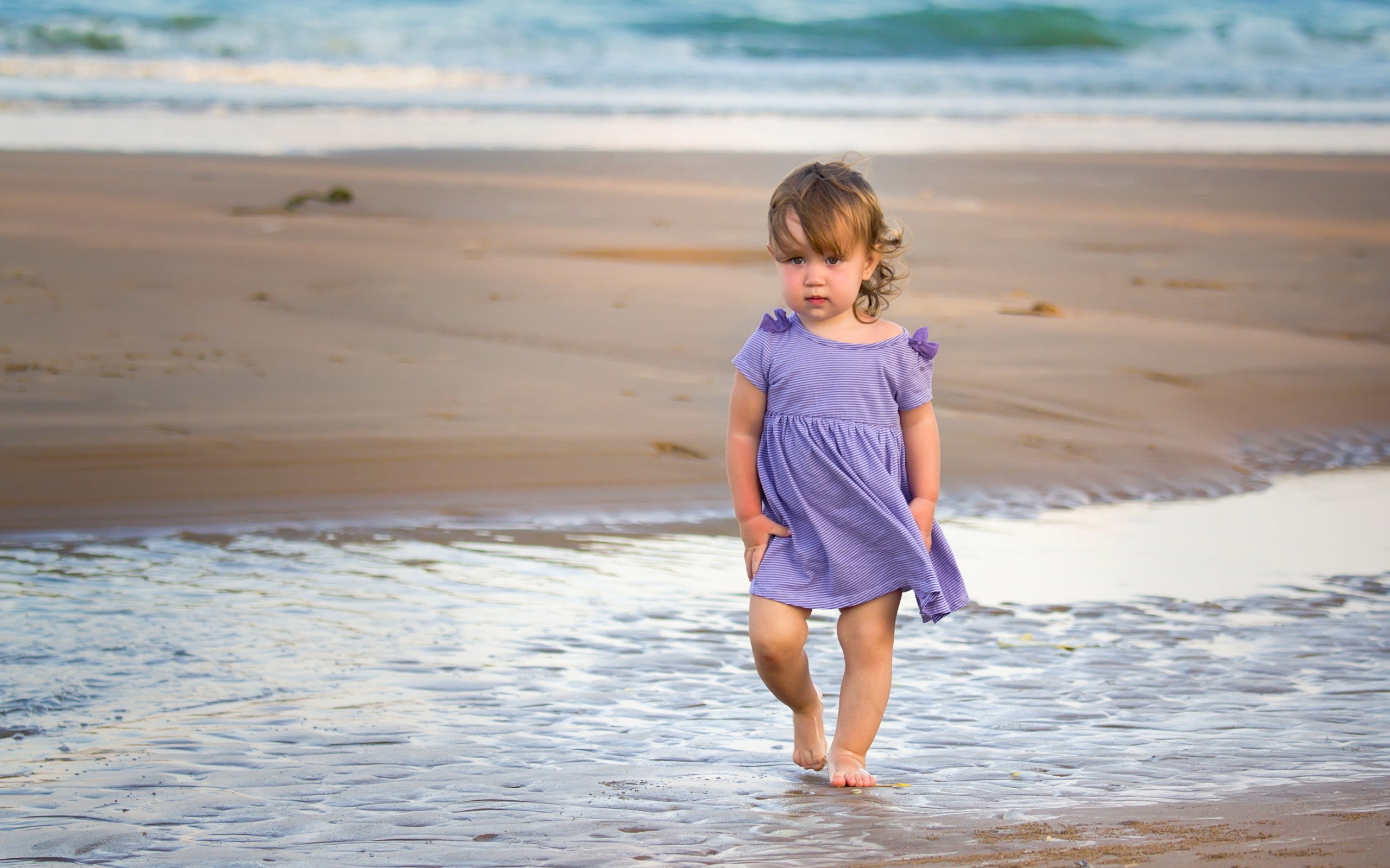 Download hd wallpapers of 22186-nature, Beach, Seas, Waves, Children. 