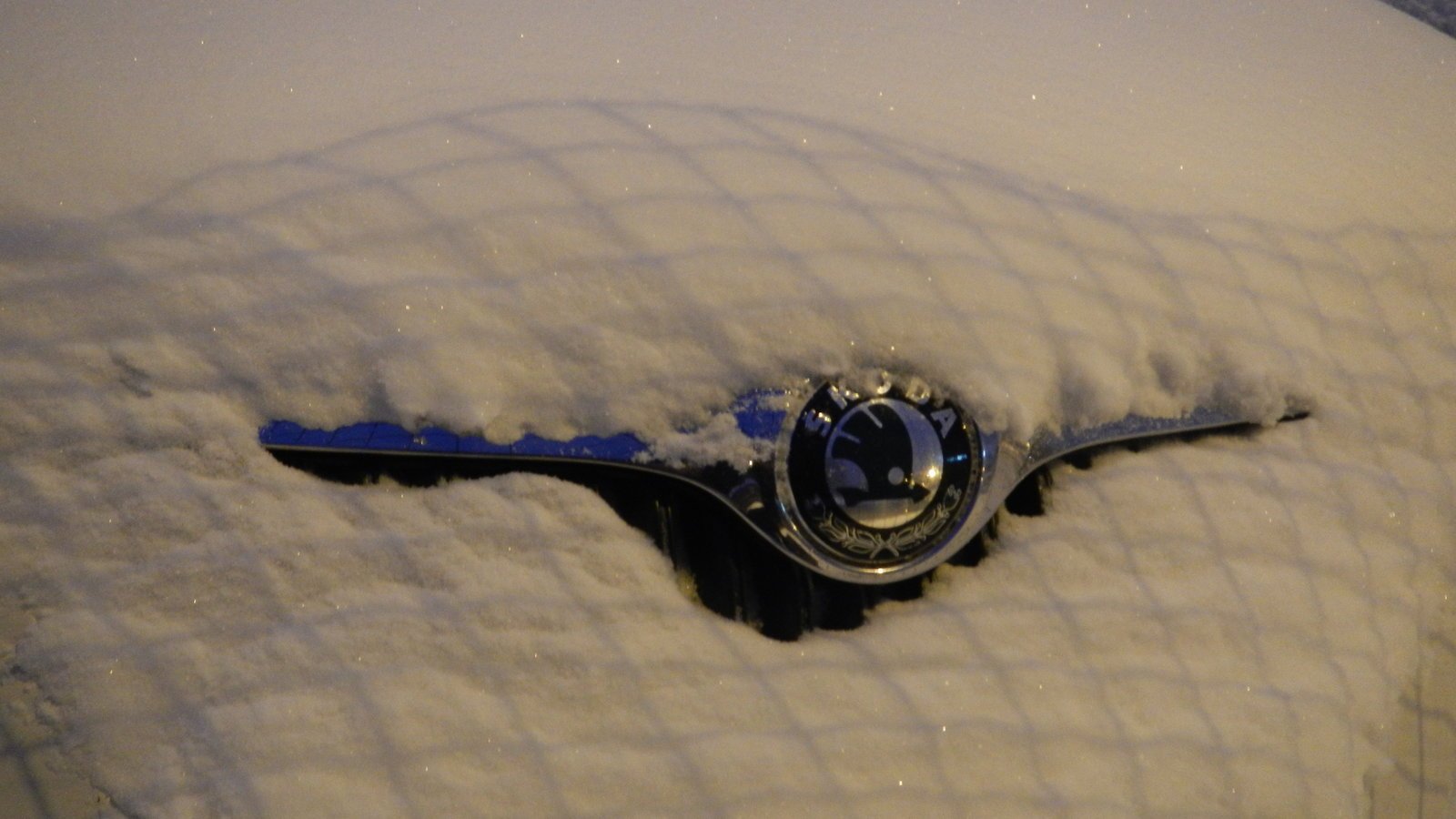 skoda, Under, The, Snow Wallpaper