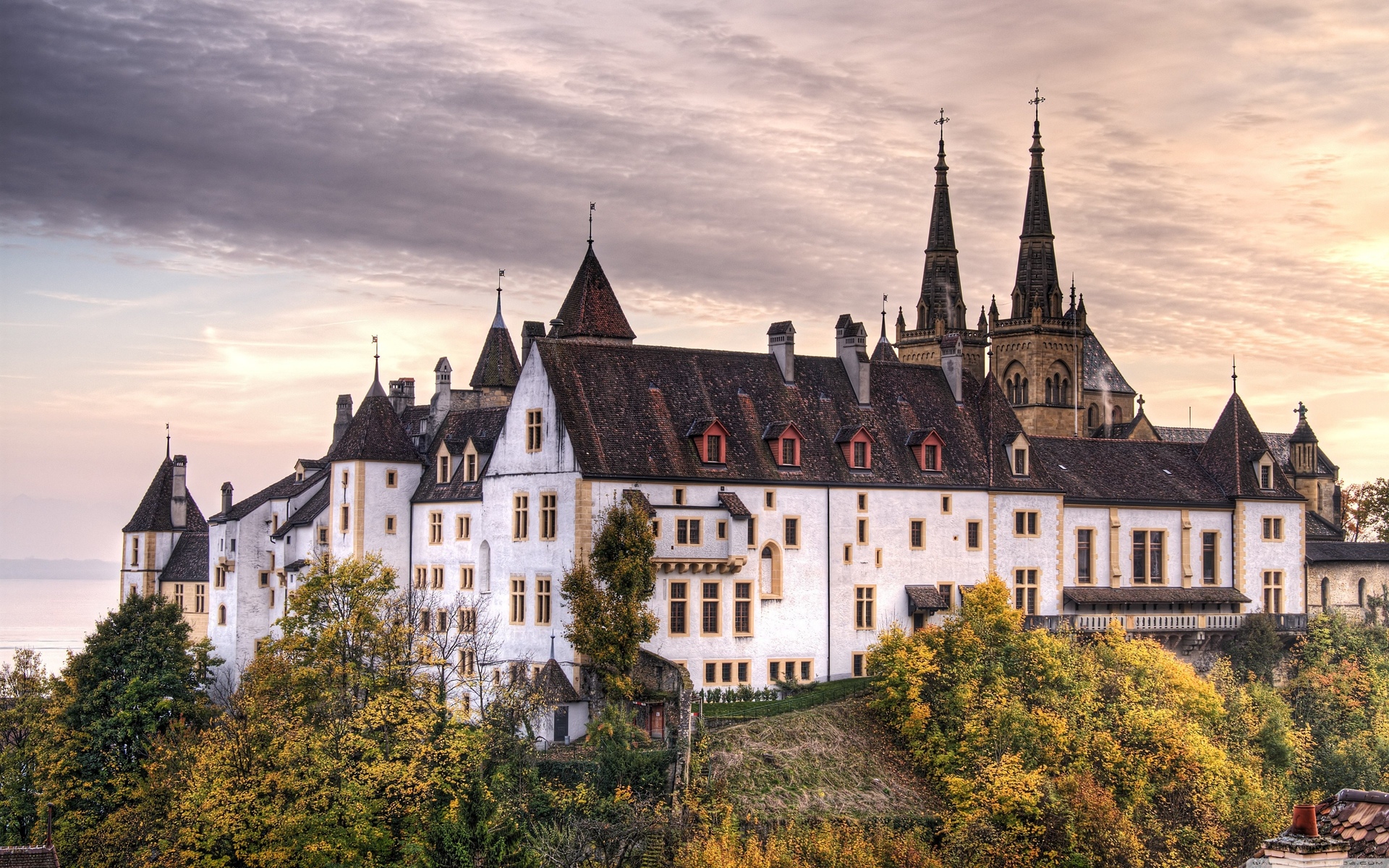 neuchatel, Castle, Switzerland, Architecture, Buildings, Castle, Sky, Clouds, Hills, Mountains, Trees, Landscapes, Tower, Spire, Autumn, Fall, Seasons, Window, Leaves, Scenic, Roofsunlight Wallpaper